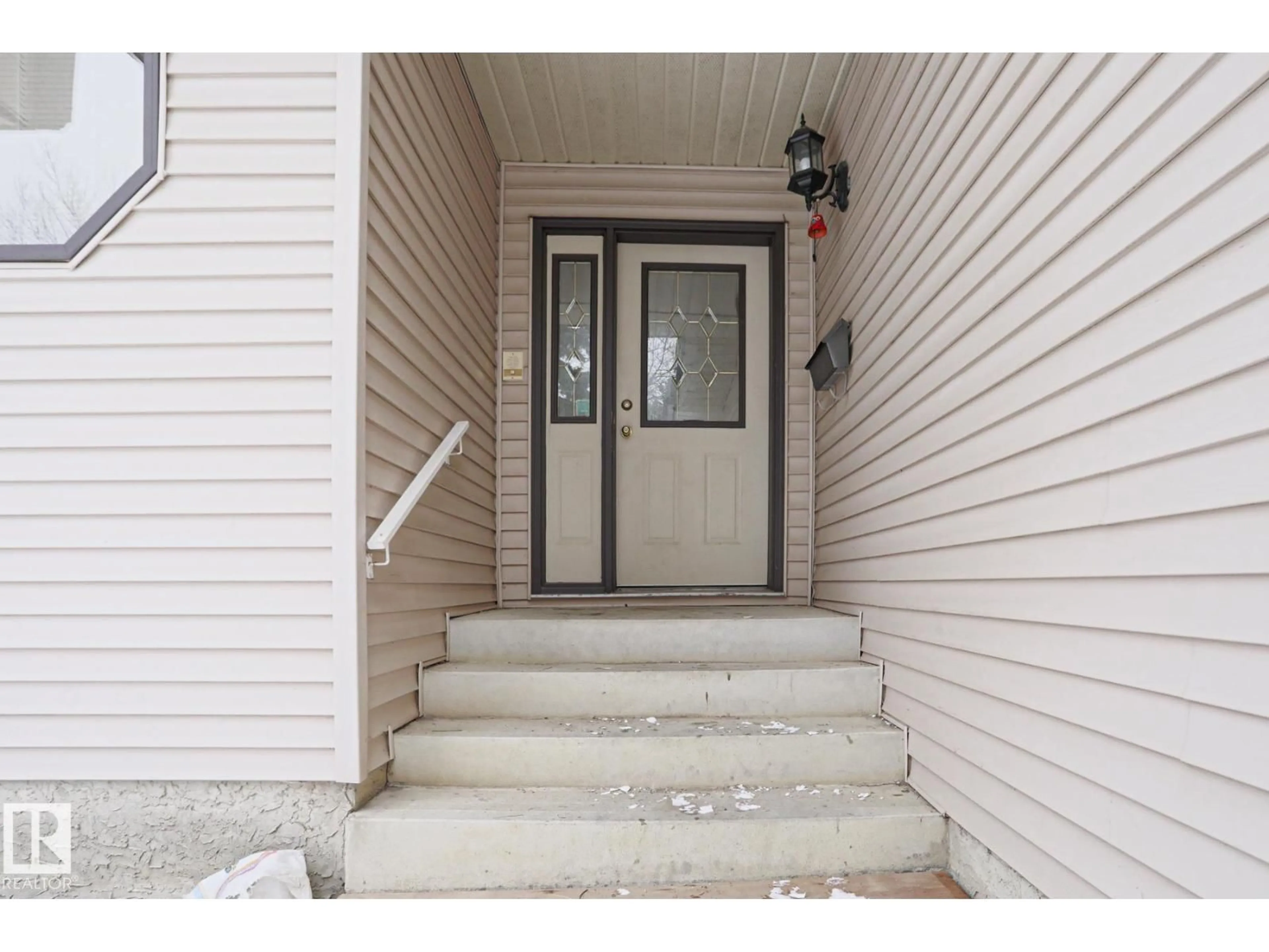 Indoor entryway for 507 BURTON CL, Edmonton Alberta T6R2B2