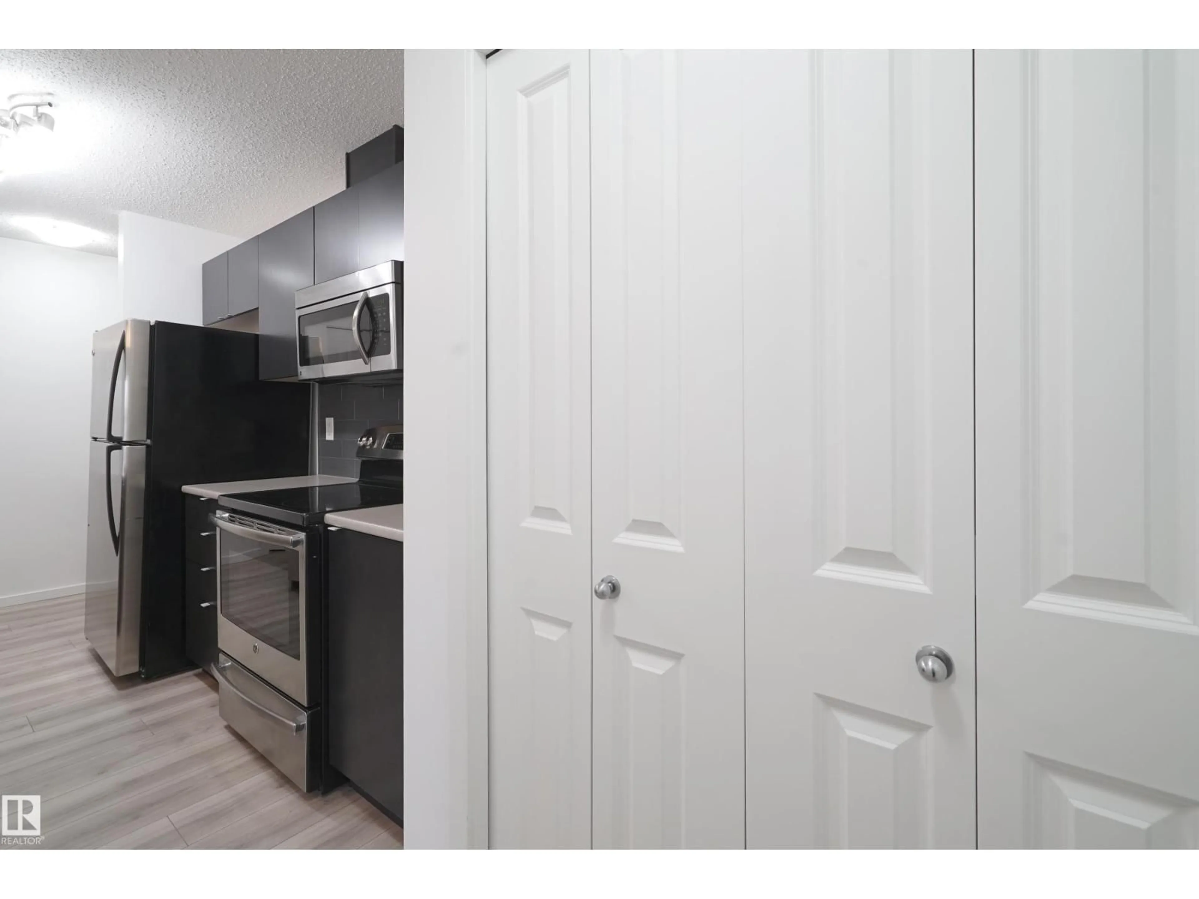 Standard kitchen, unknown for 114 - 3357 16A AV, Edmonton Alberta T6T0V4