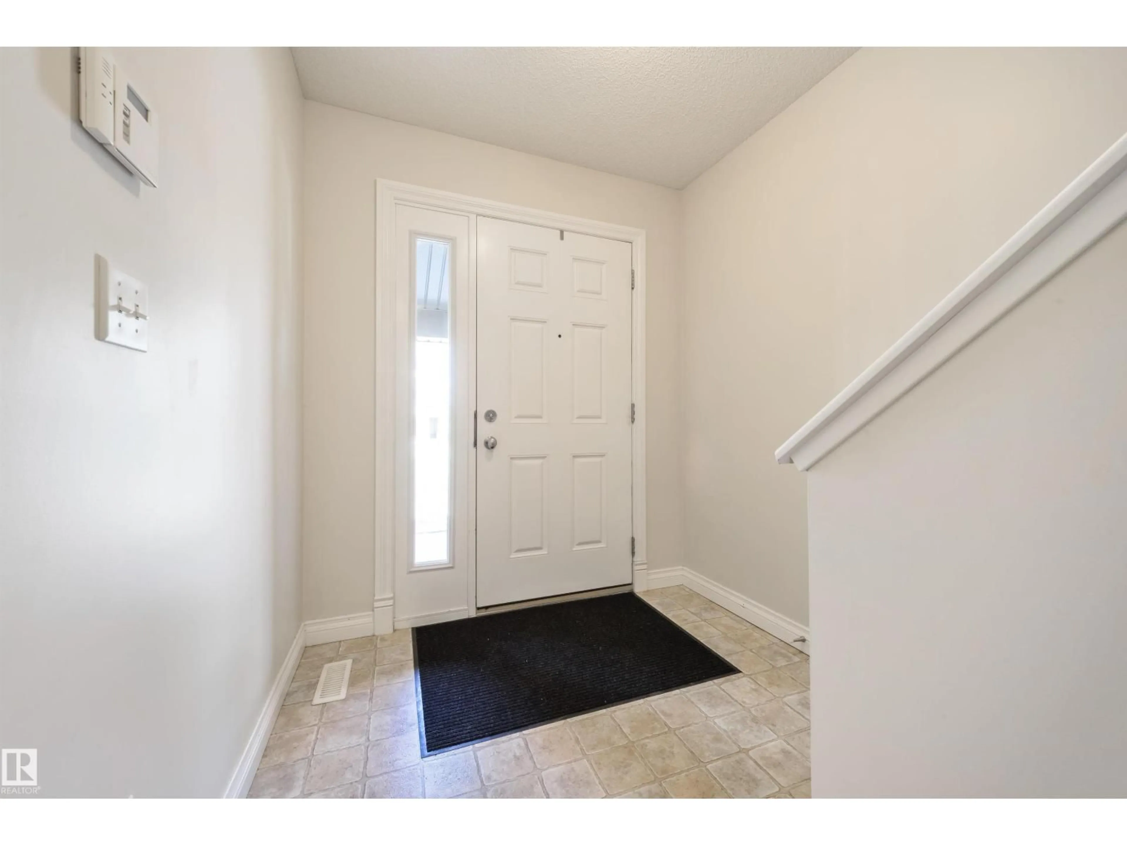 Indoor entryway for #67 - 12050 17 AV, Edmonton Alberta T6W1X4