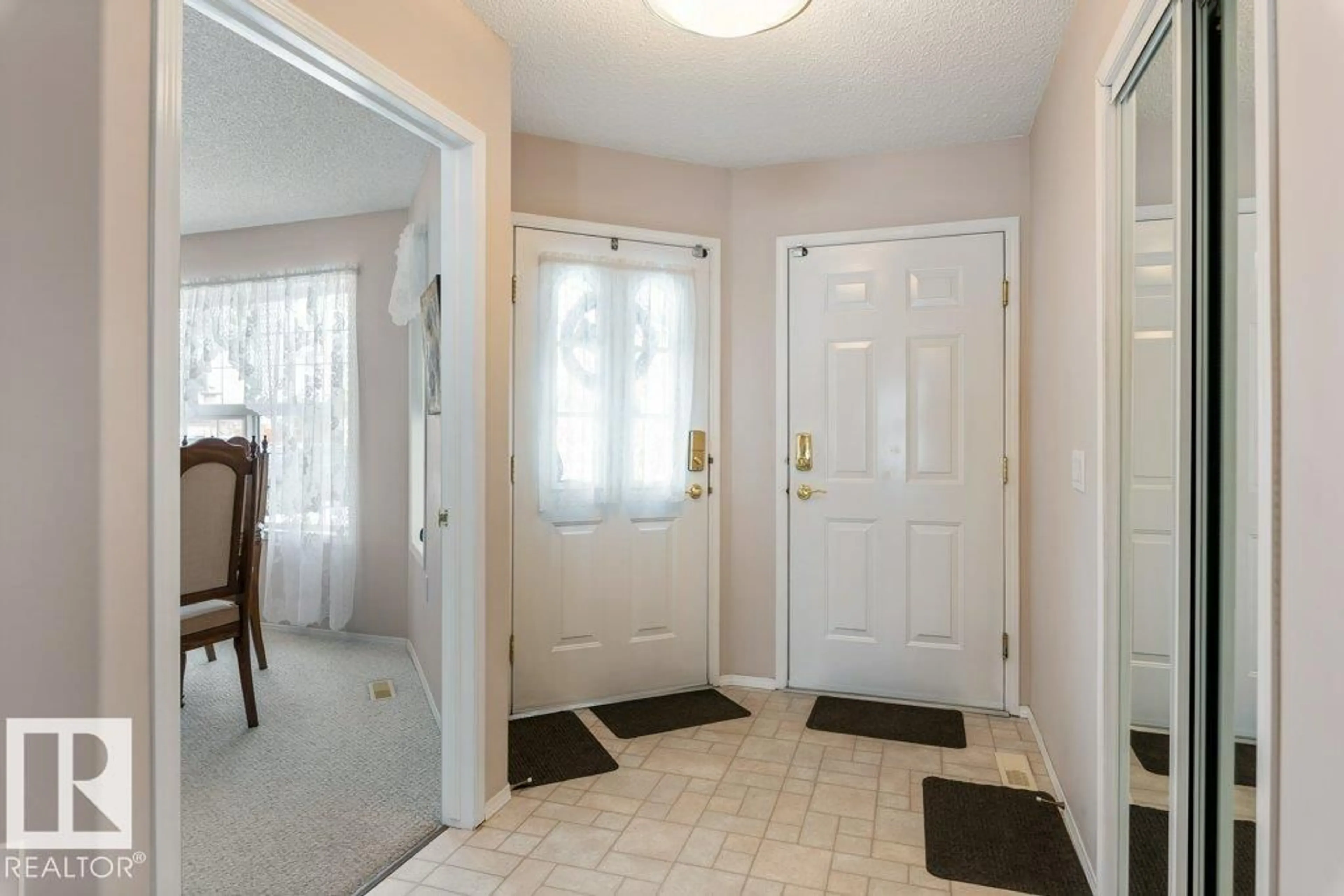 Indoor entryway for 7605 165A AV, Edmonton Alberta T5Z3P8