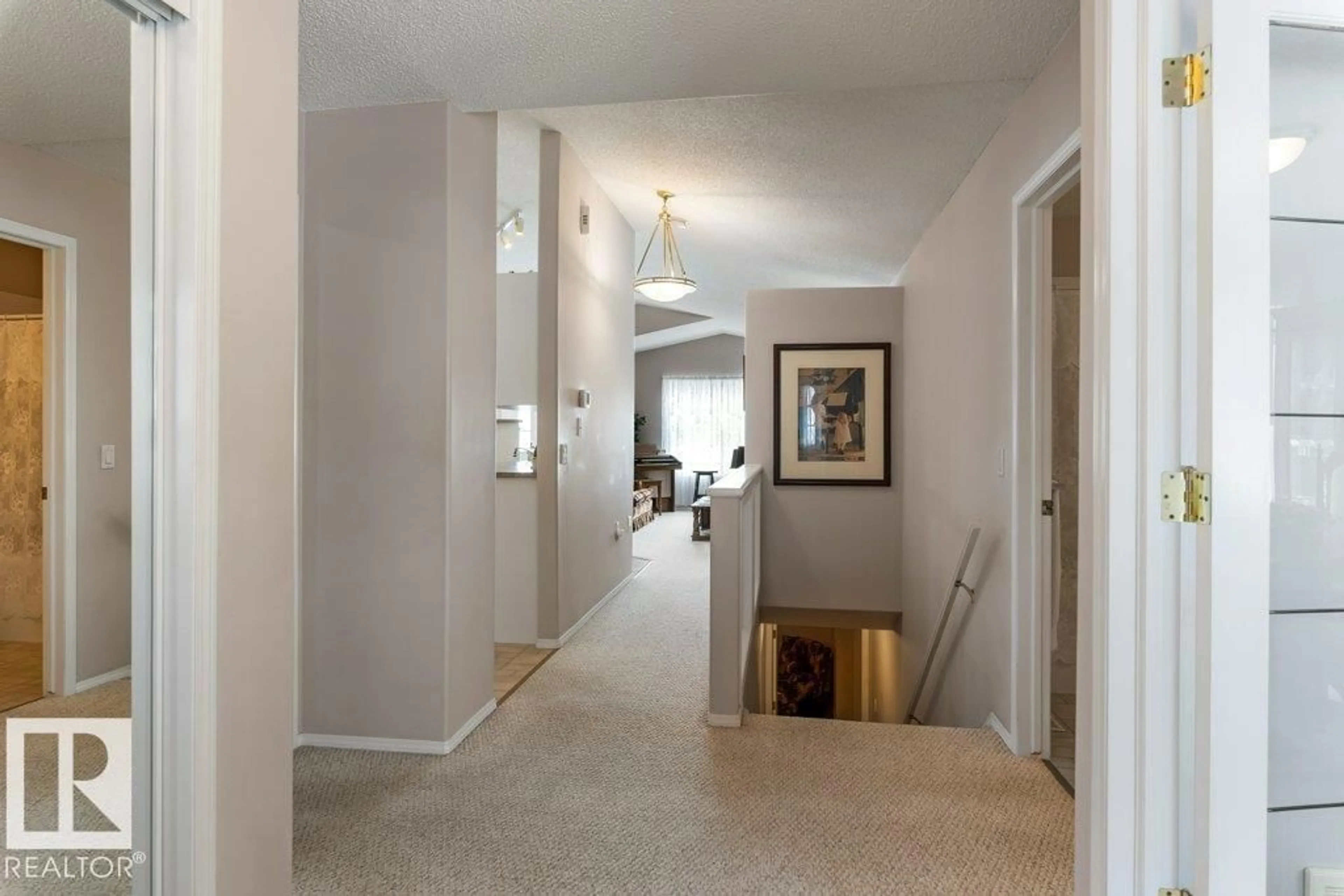 Indoor foyer for 7605 165A AV, Edmonton Alberta T5Z3P8