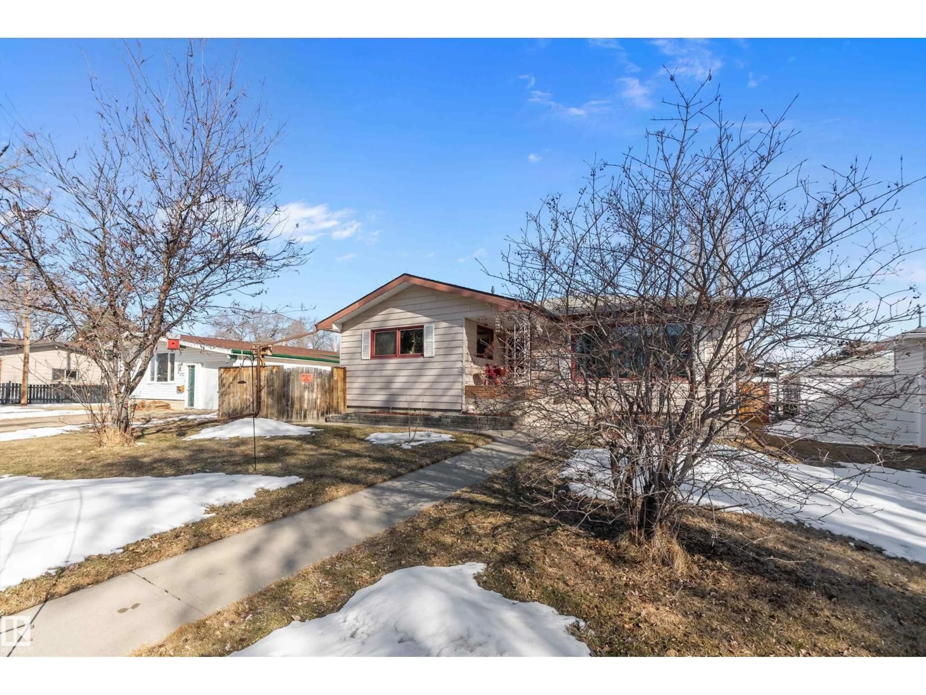 A pic from outside/outdoor area/front of a property/back of a property/a pic from drone, street for 4710 54 AV, Wetaskiwin Alberta T9A0Z6