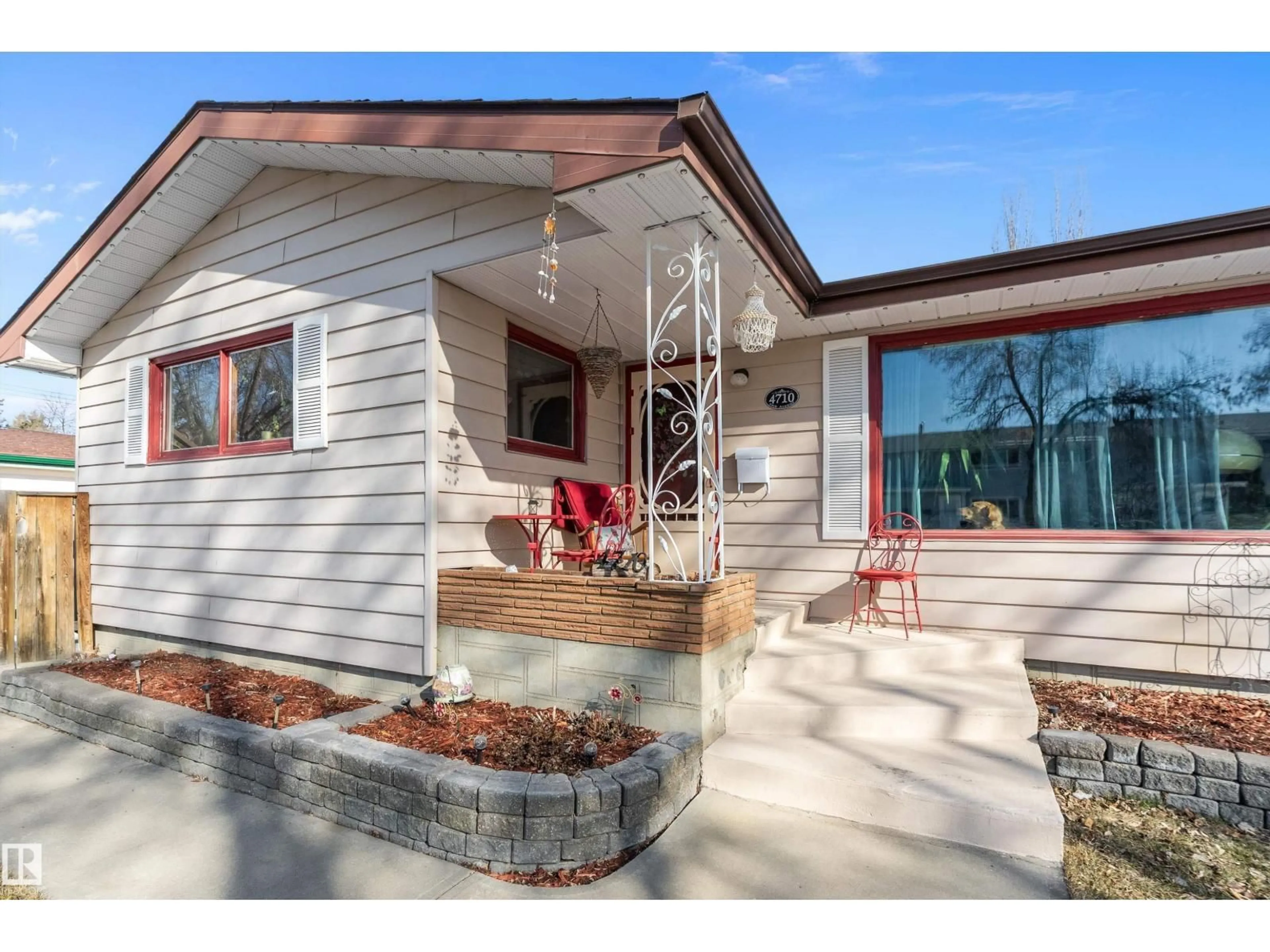 Home with vinyl exterior material, street for 4710 54 AV, Wetaskiwin Alberta T9A0Z6