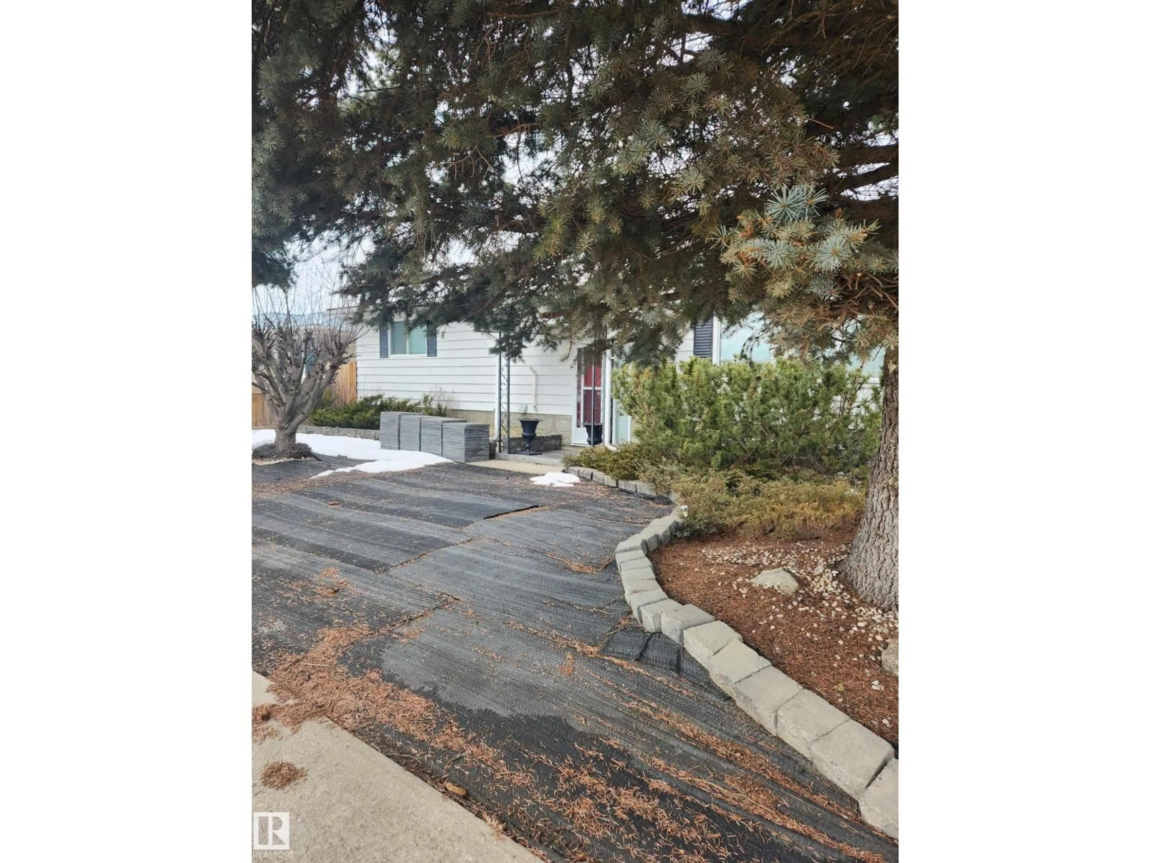 A pic from outside/outdoor area/front of a property/back of a property/a pic from drone, street for 4636 46 AV, Evansburg Alberta T0E0T0