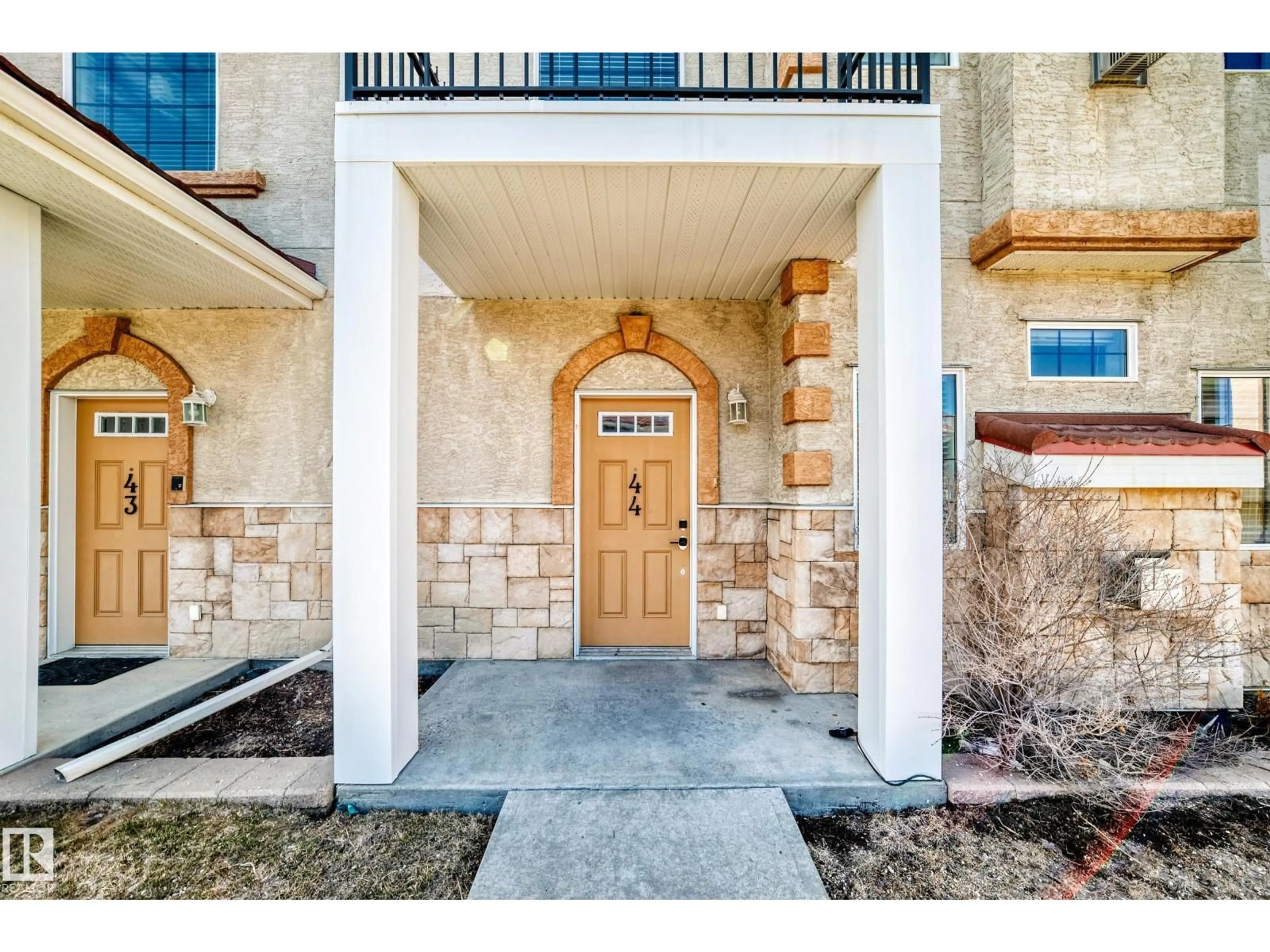 Indoor entryway for #44 - 13825 155 AV, Edmonton Alberta T6V0B8