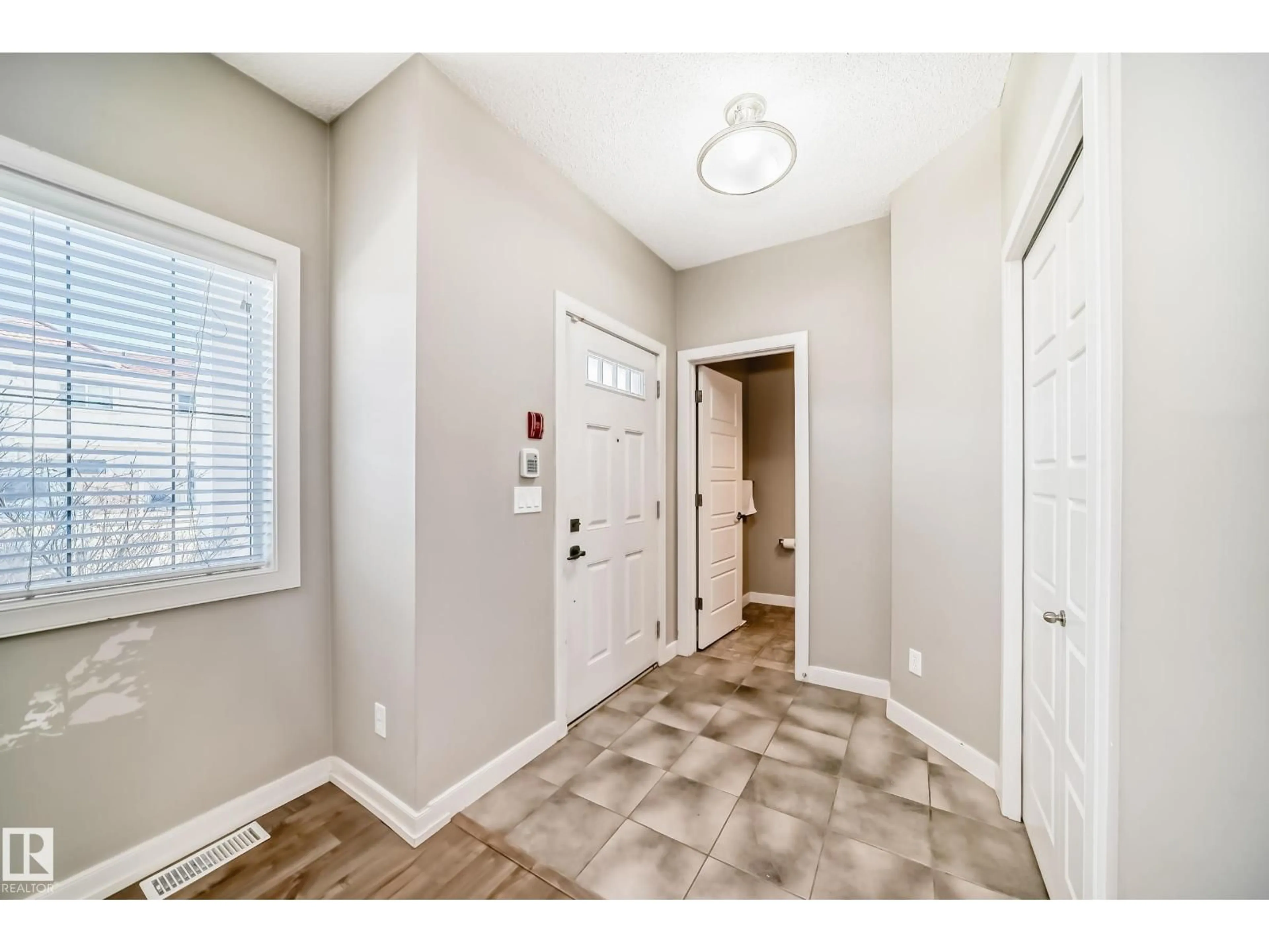 Indoor entryway for #44 - 13825 155 AV, Edmonton Alberta T6V0B8
