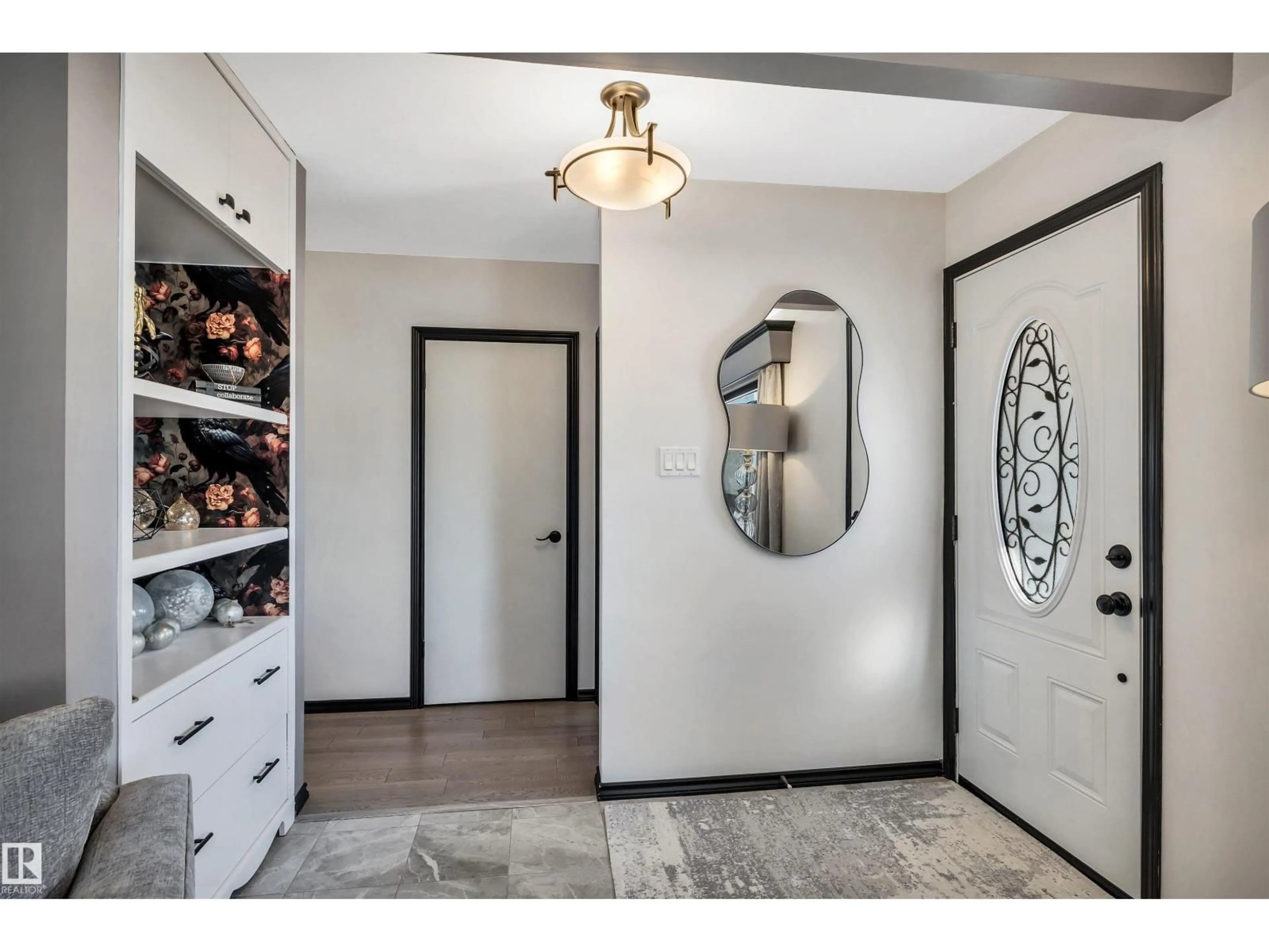 Indoor entryway for 13612 111 ST, Edmonton Alberta T5E4Z8