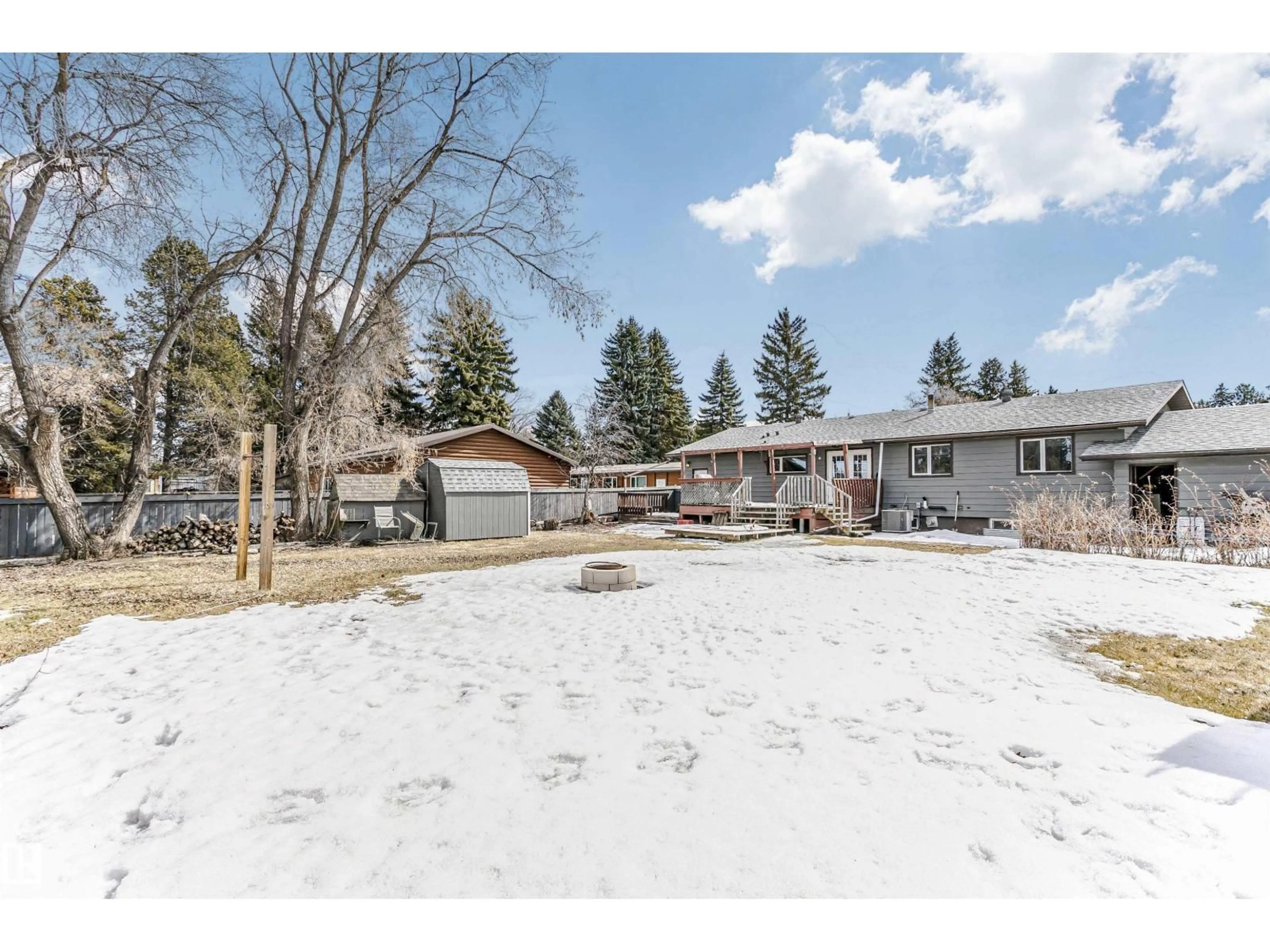 A pic from outside/outdoor area/front of a property/back of a property/a pic from drone, unknown for 3 GOSSET PL, Spruce Grove Alberta T7X0J5