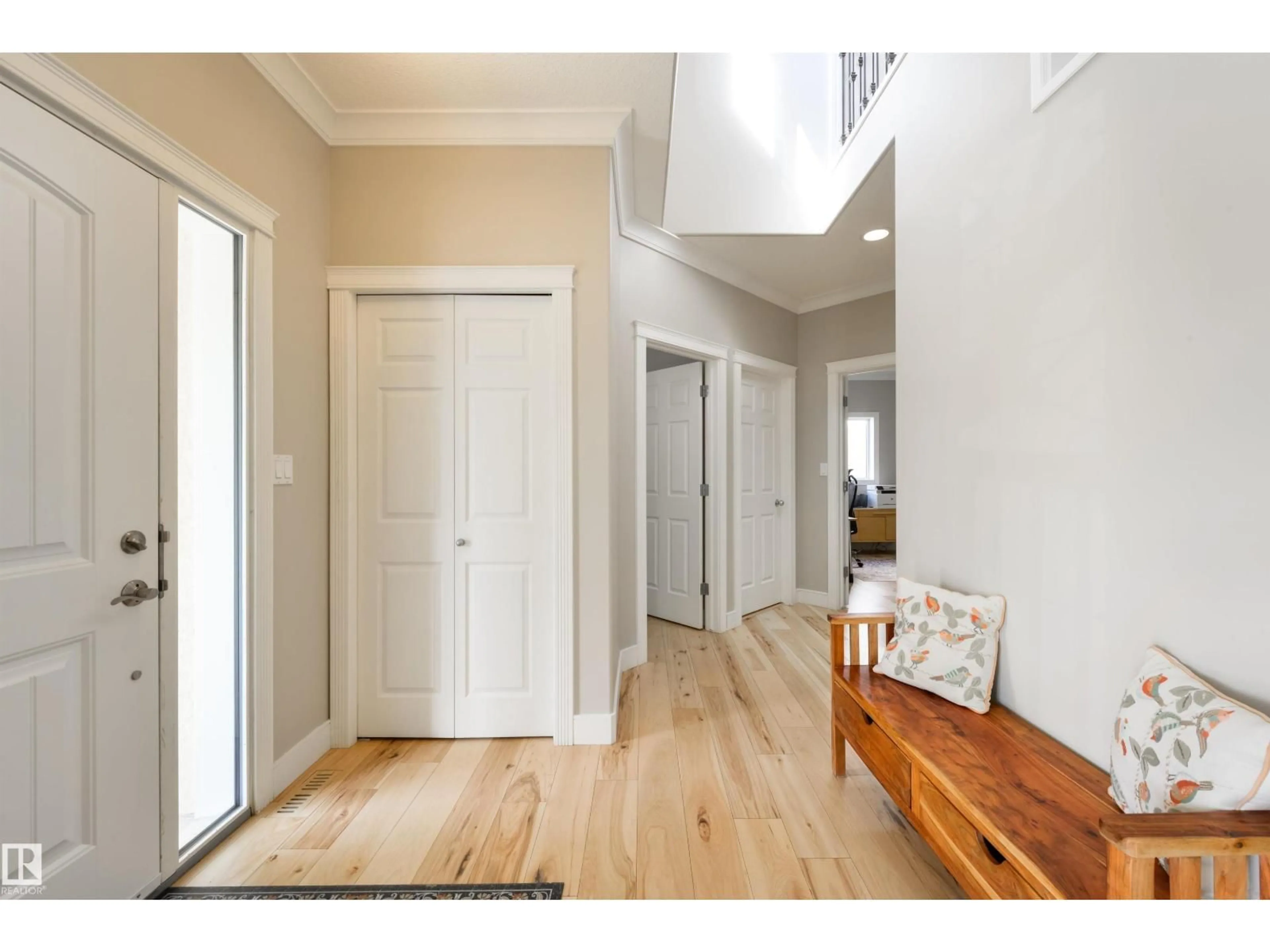 Indoor entryway for 195 DARLINGTON CR, Edmonton Alberta T5M2T2