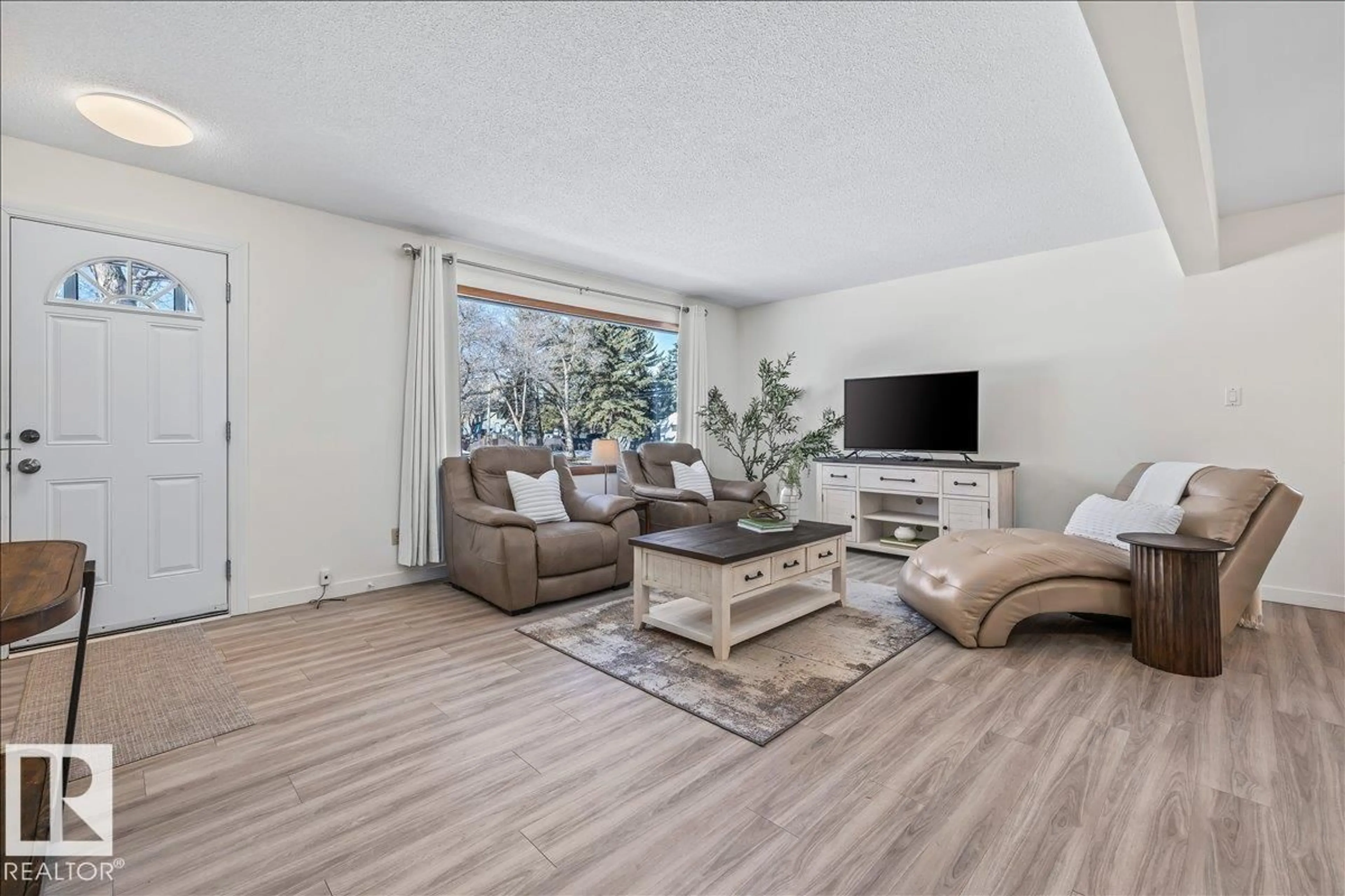 Living room with furniture, unknown for 10013 - 106 ST, Fort Saskatchewan Alberta T8L2G9