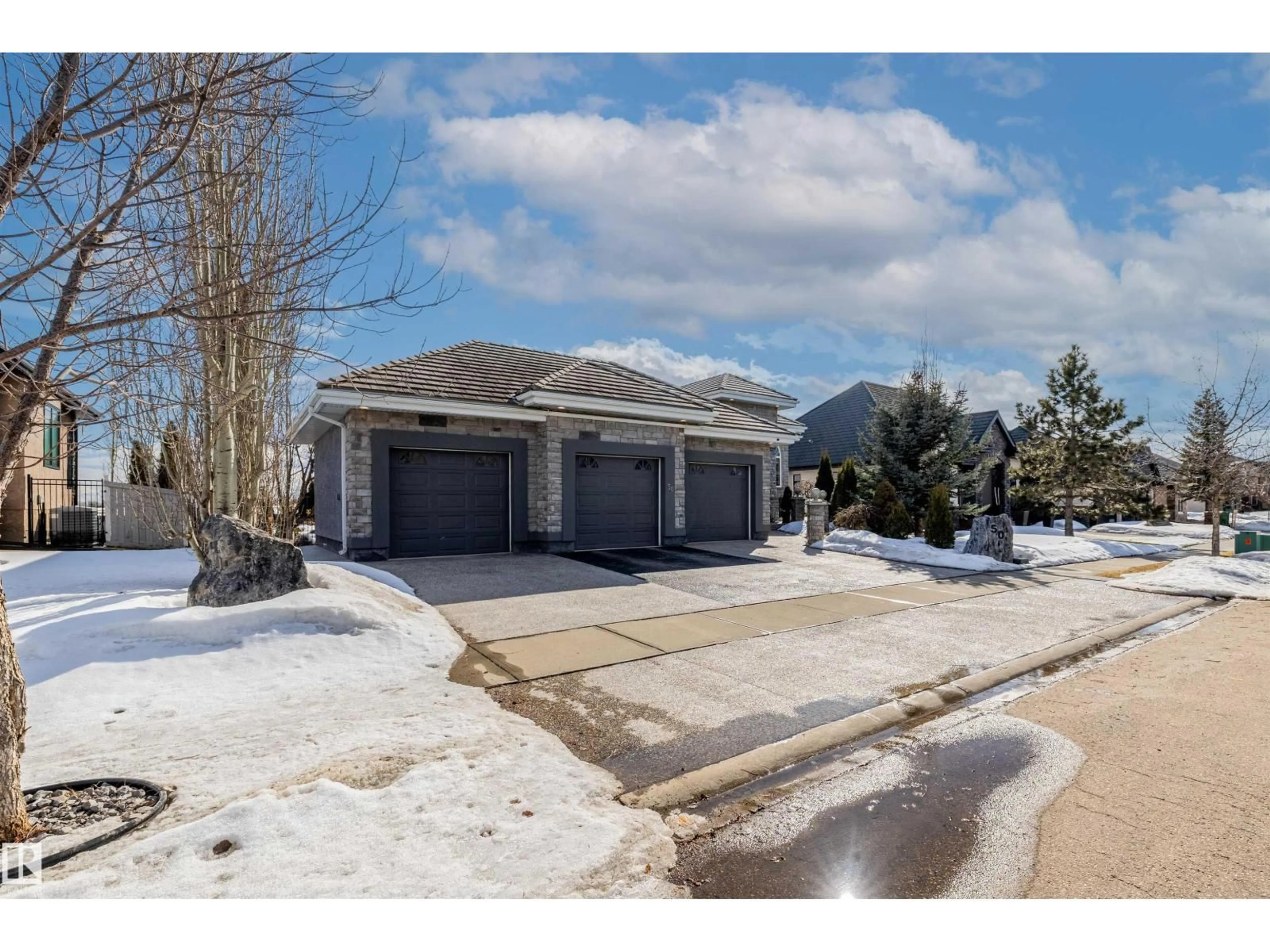 Indoor garage for 50 KINGSFORD CR, St. Albert Alberta T8N7J2