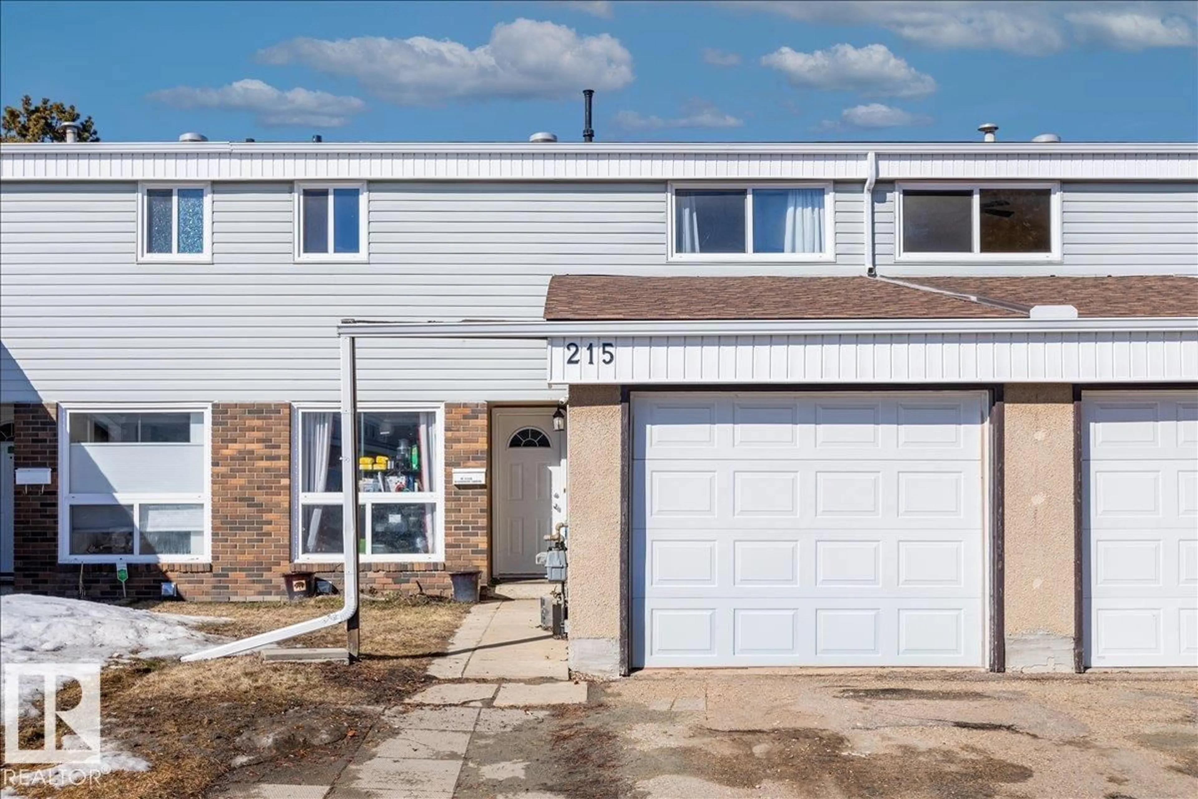 Home with vinyl exterior material, street for 215 GRANDIN VG, St. Albert Alberta T8N2J3