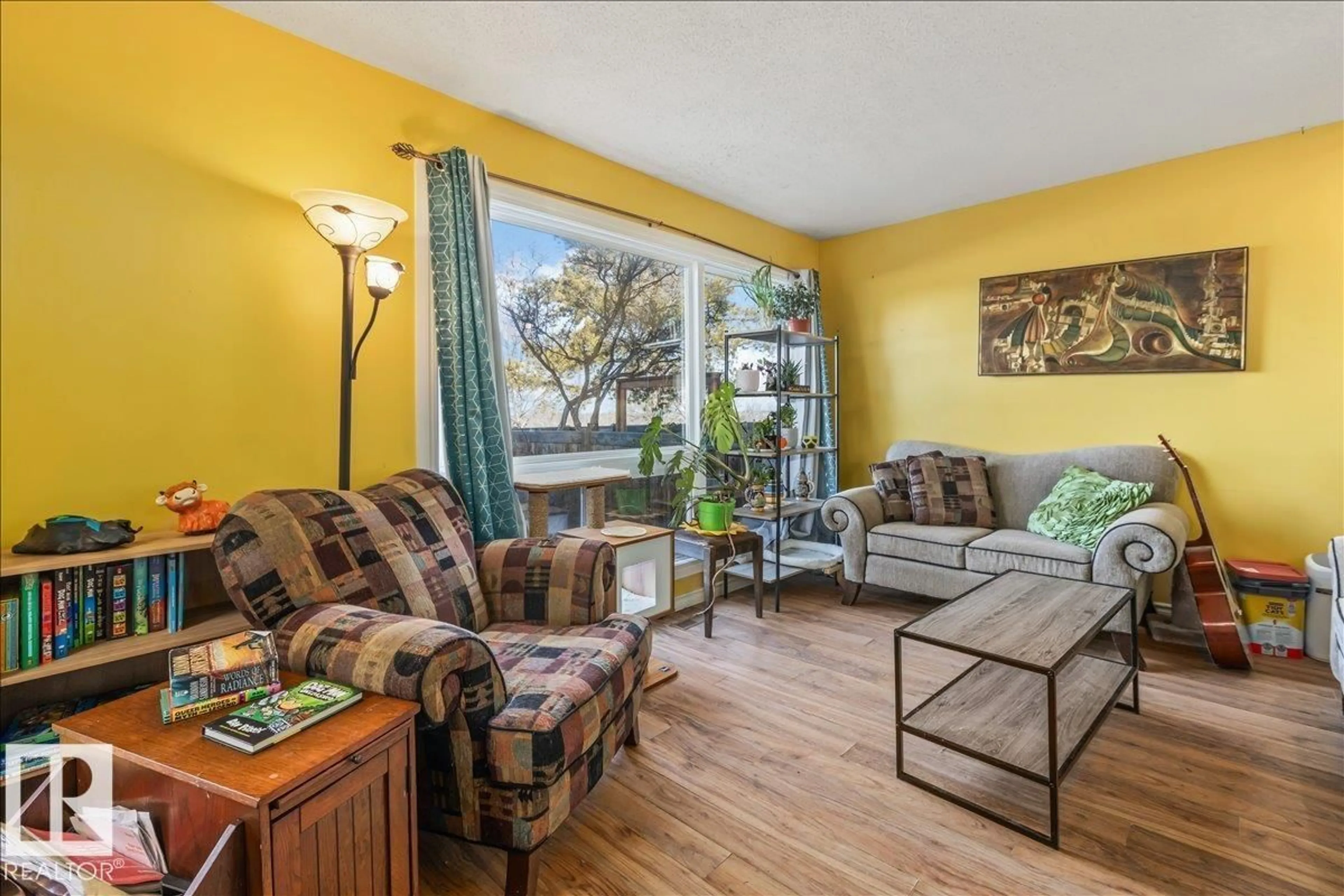 Living room with furniture, wood/laminate floor for 215 GRANDIN VG, St. Albert Alberta T8N2J3