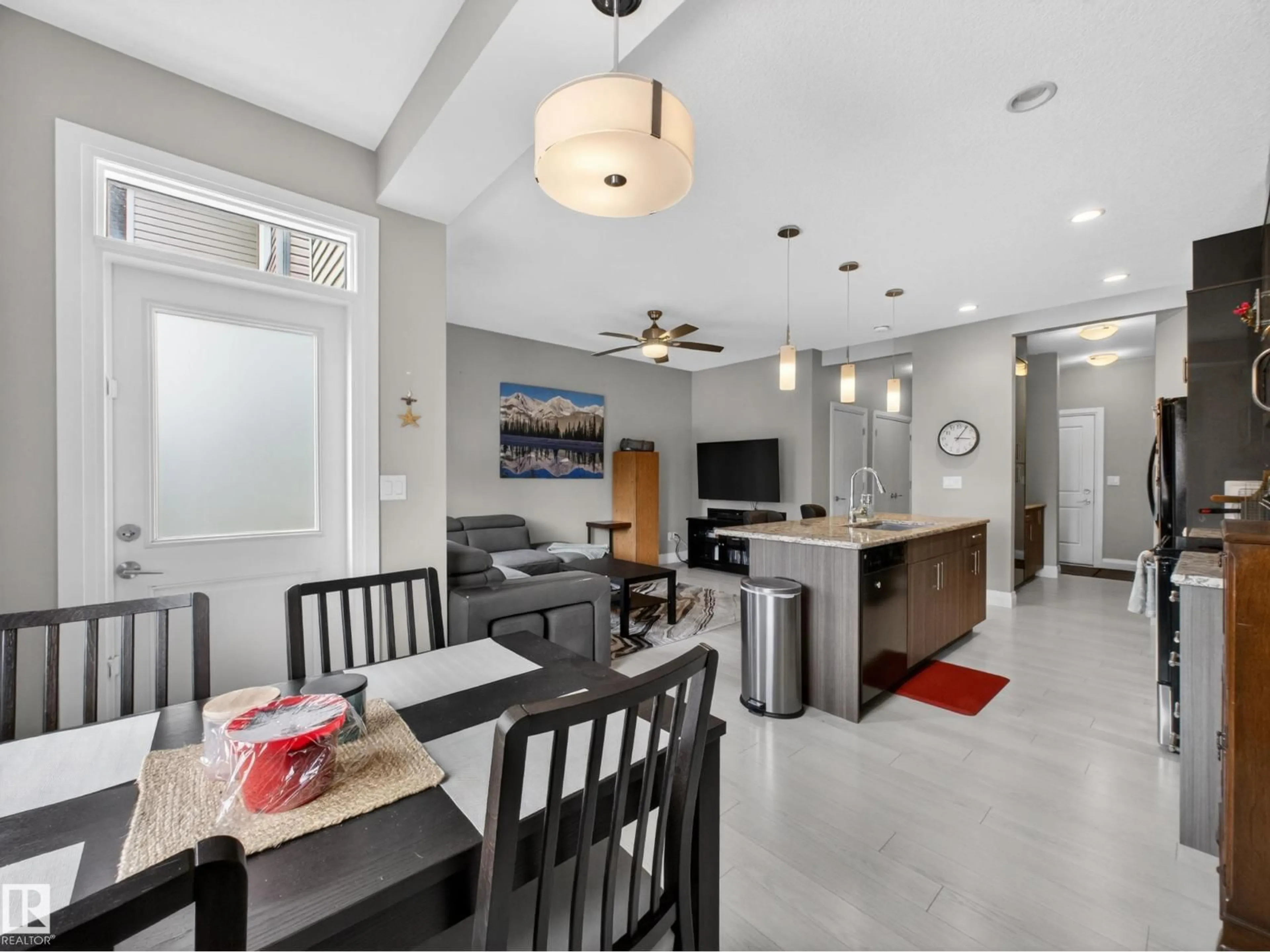 Open concept kitchen, unknown for 118 SPRINGWOOD WY, Spruce Grove Alberta T7X0S7