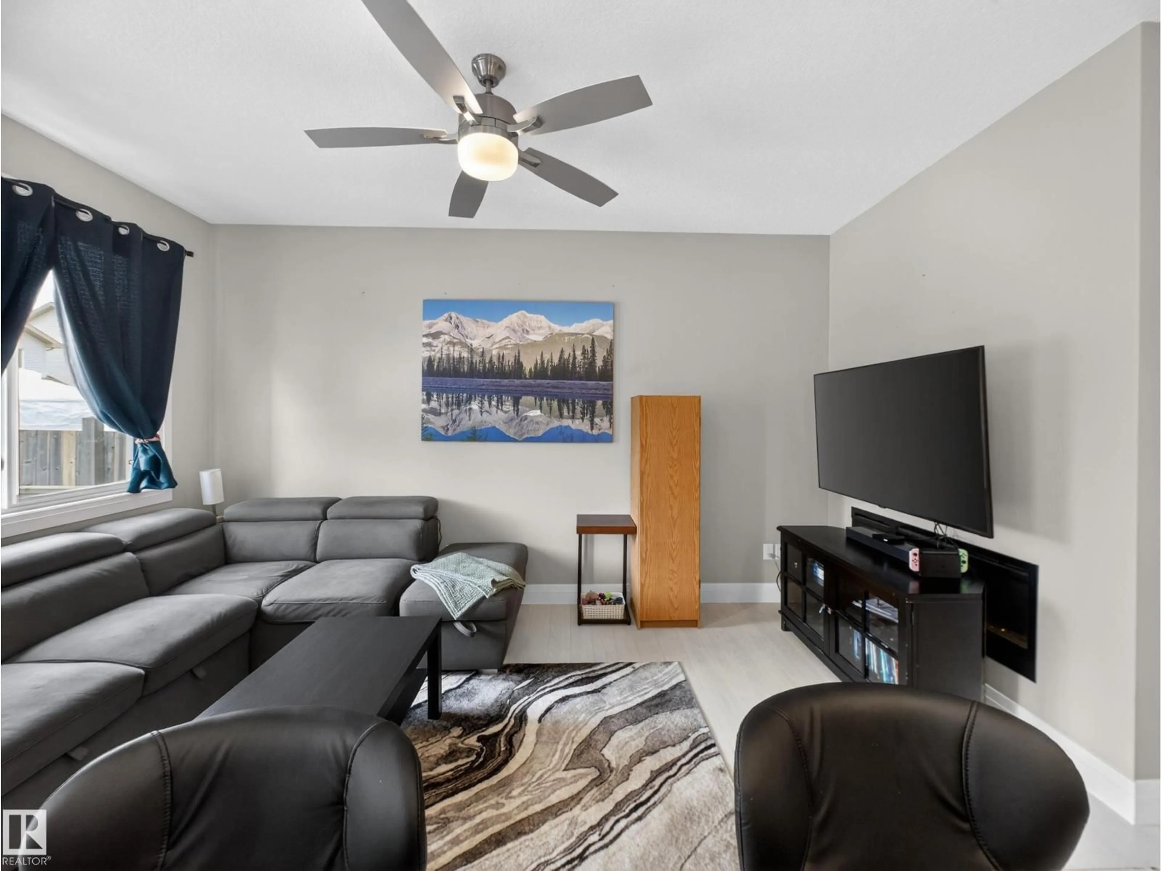 Living room with furniture, unknown for 118 SPRINGWOOD WY, Spruce Grove Alberta T7X0S7