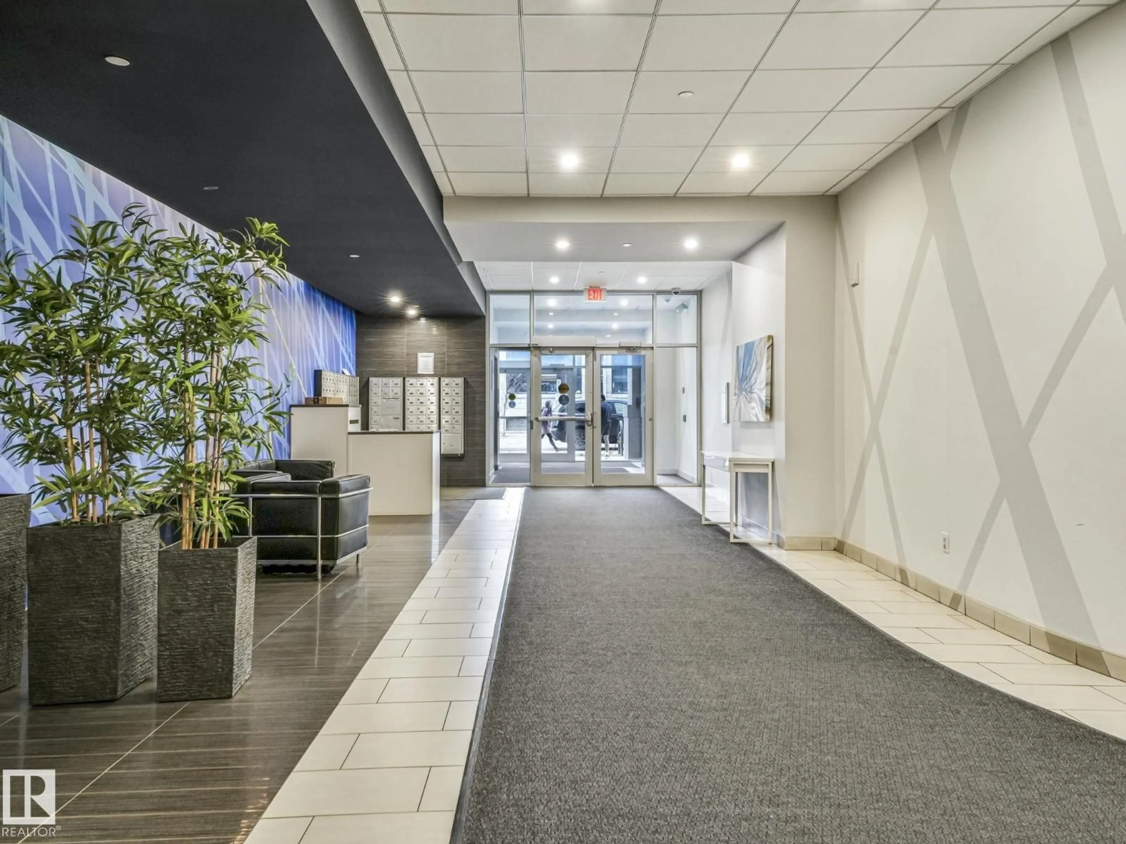 Indoor foyer for 1907 - 10226 104 ST, Edmonton Alberta T5J1B8
