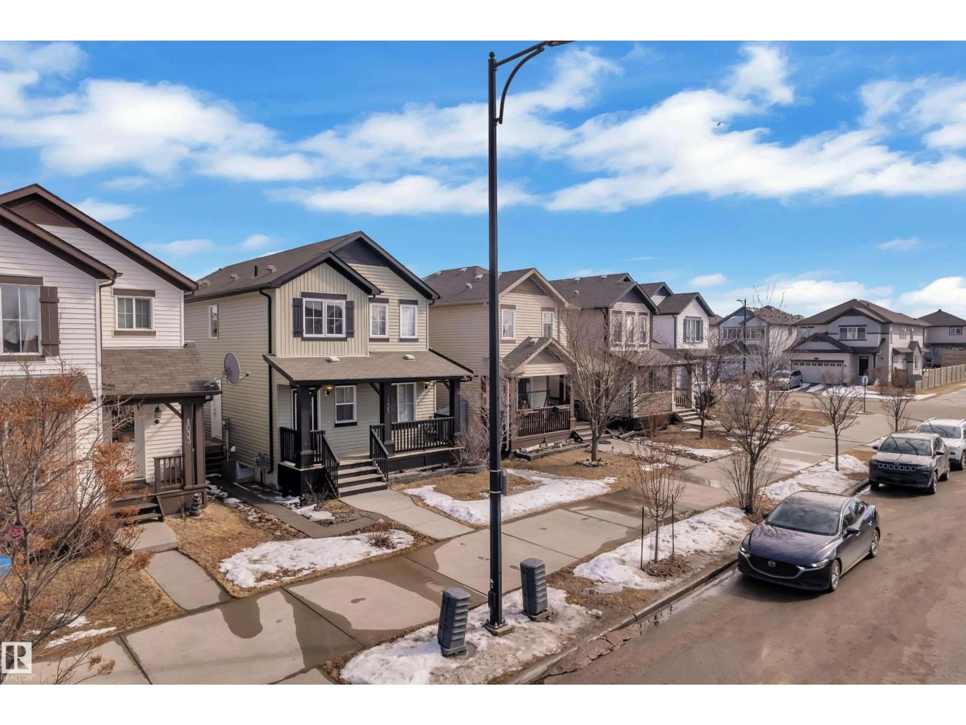 A pic from outside/outdoor area/front of a property/back of a property/a pic from drone, street for SW SW - 1035 WATT PROMENADE PM, Edmonton Alberta T6X1P6