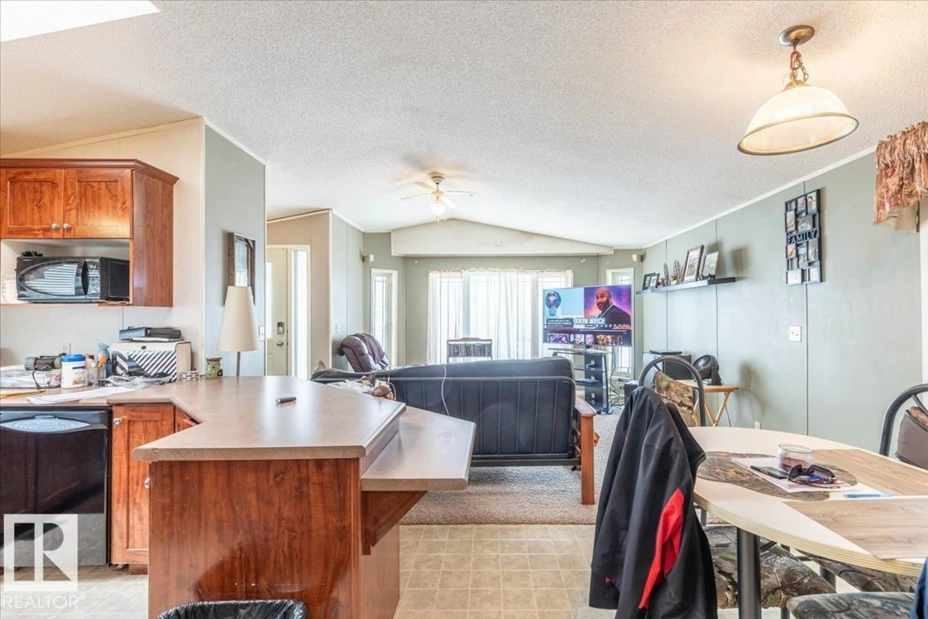Open concept kitchen, unknown for 6 WOODCROFT PL, Warburg Alberta T0C2T0