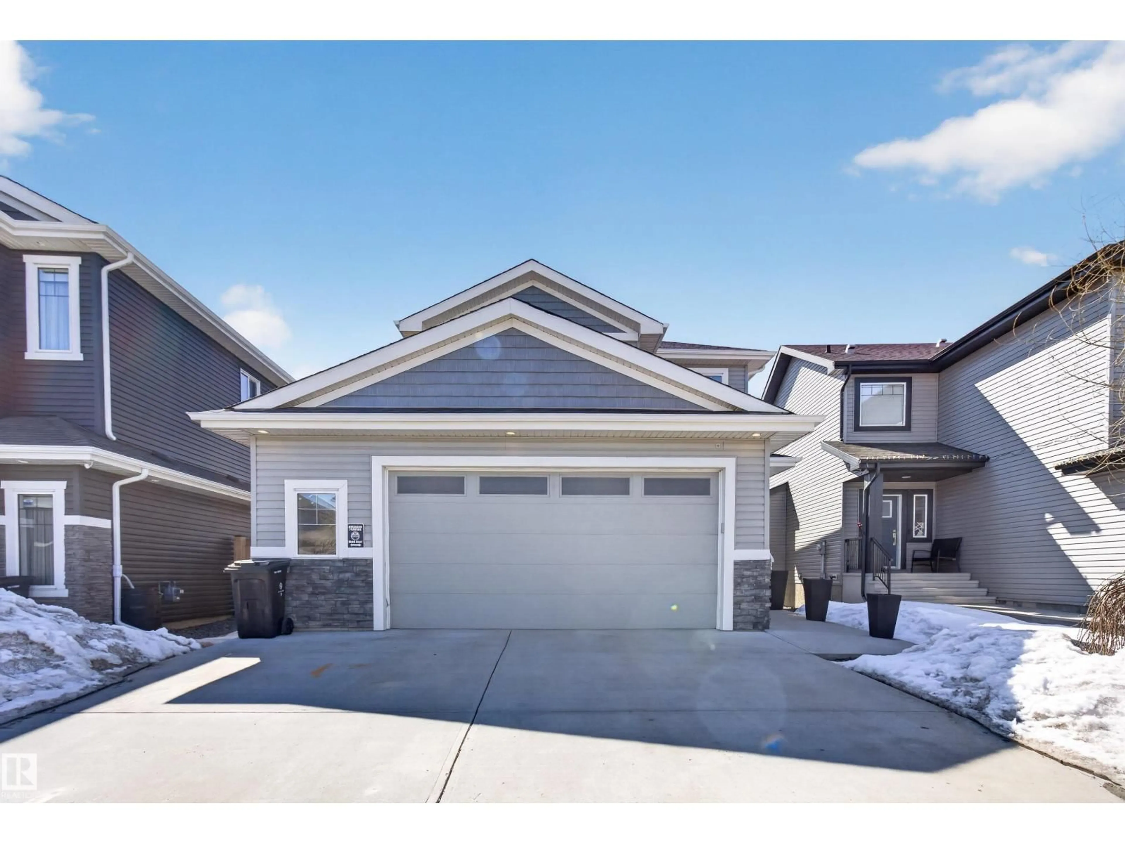 Home with vinyl exterior material, street for 457 MEADOWVIEW DR, Fort Saskatchewan Alberta T8L0N9