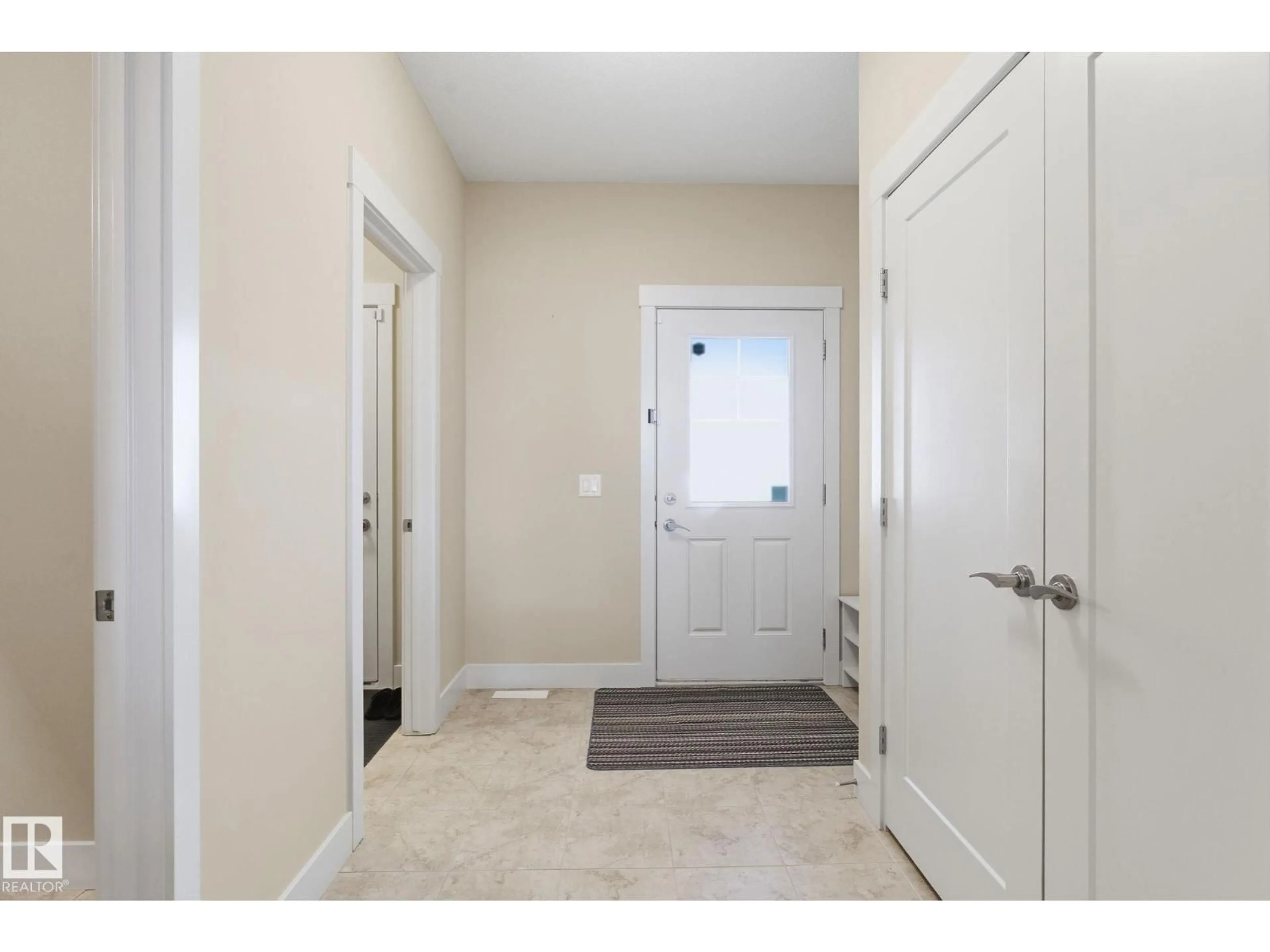 Indoor entryway for 3235 ABBOTT CR, Edmonton Alberta T6W1A8