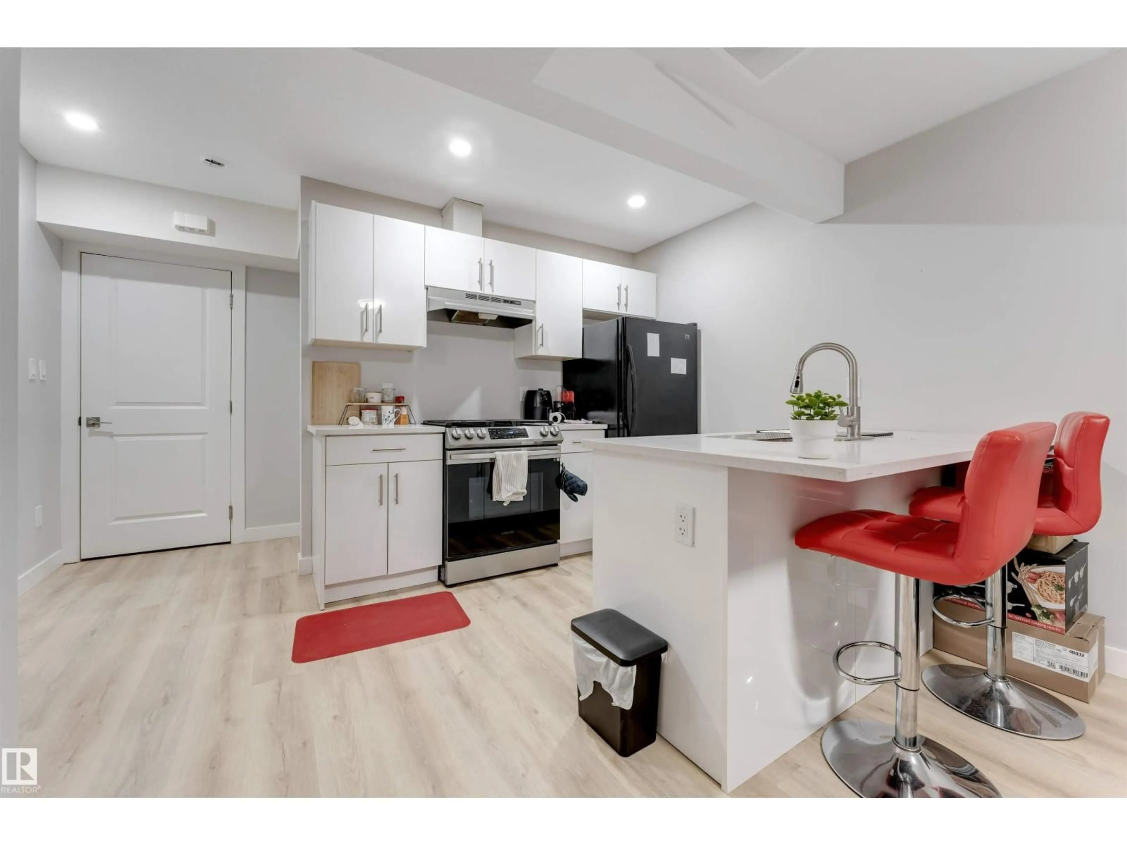 Open concept kitchen, unknown for 1663 CAVANAGH BV, Edmonton Alberta T6W5B1