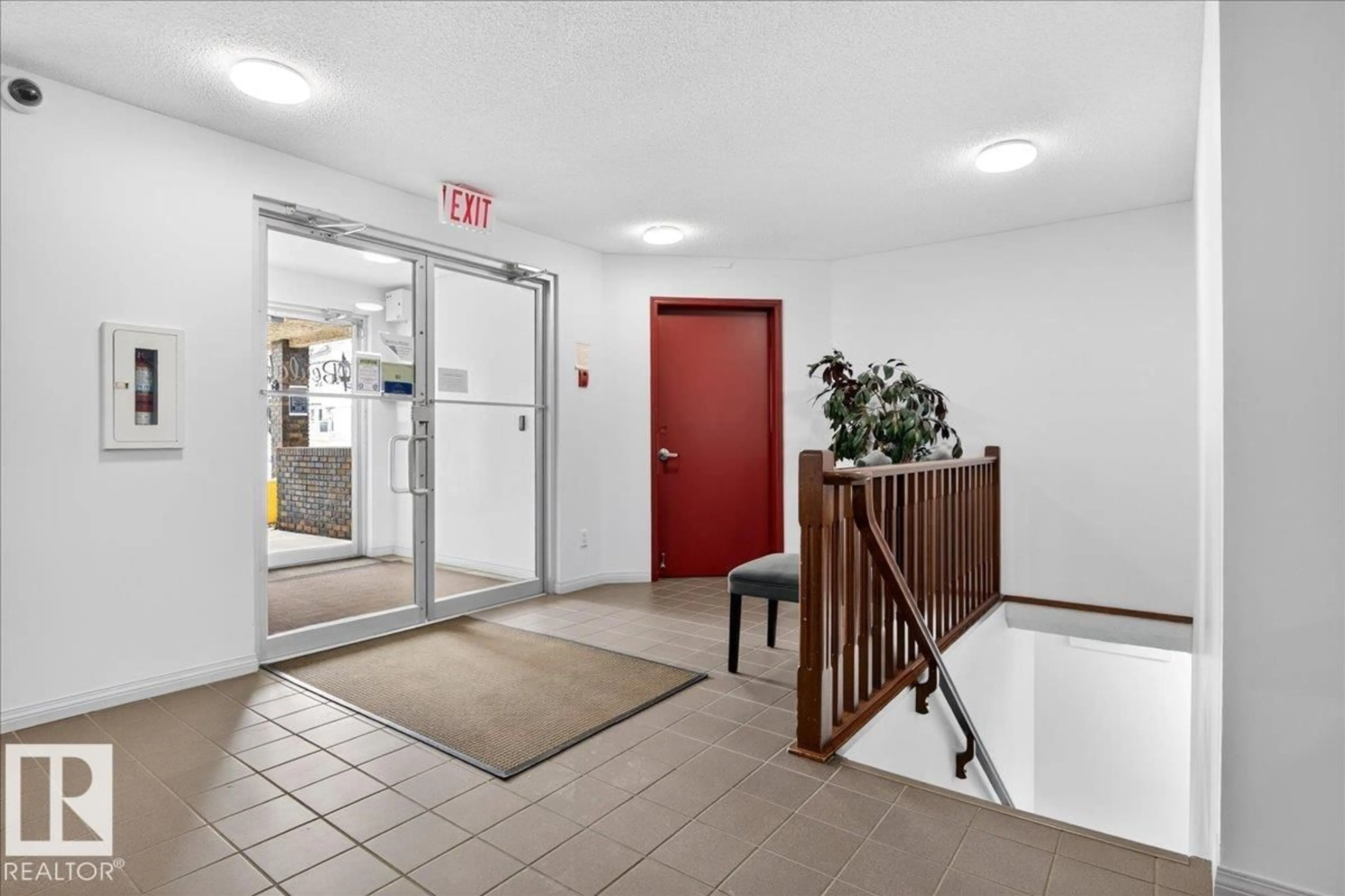 Indoor foyer for #302 - 9760 176 ST, Edmonton Alberta T5T5Z5