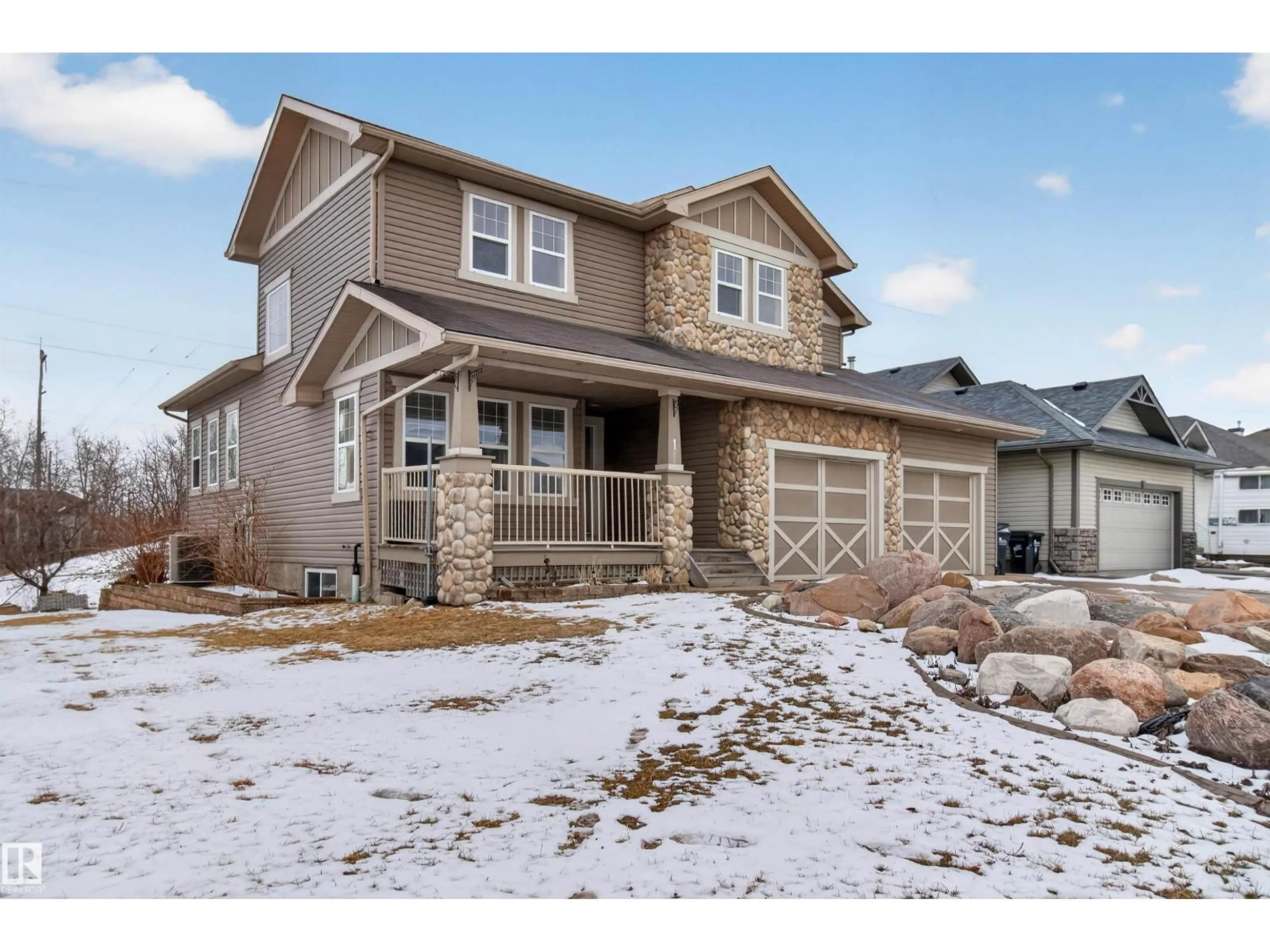 Home with vinyl exterior material, street for 1 CHATWIN RD, Sherwood Park Alberta T8H2S7