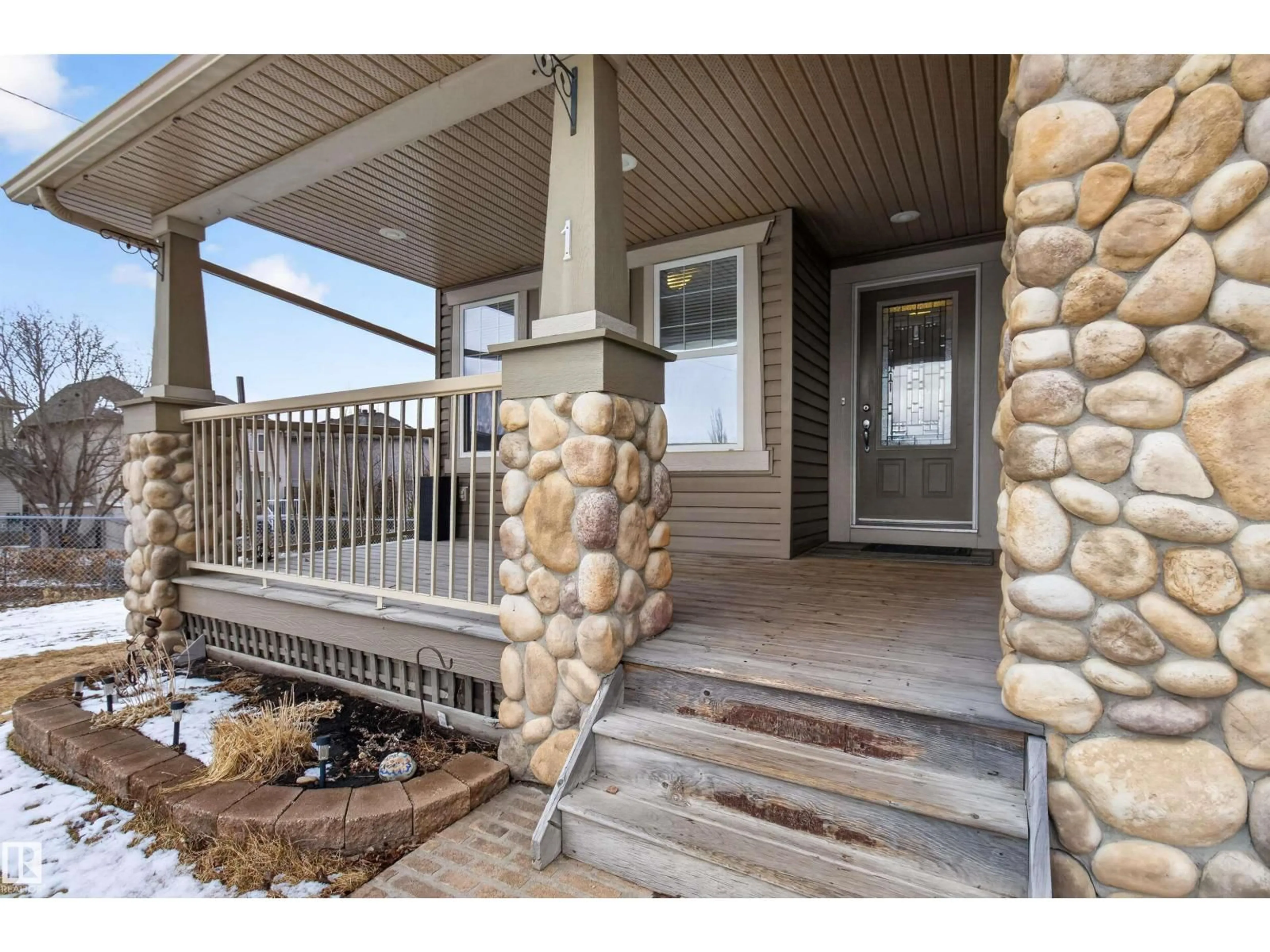 Indoor entryway for 1 CHATWIN RD, Sherwood Park Alberta T8H2S7