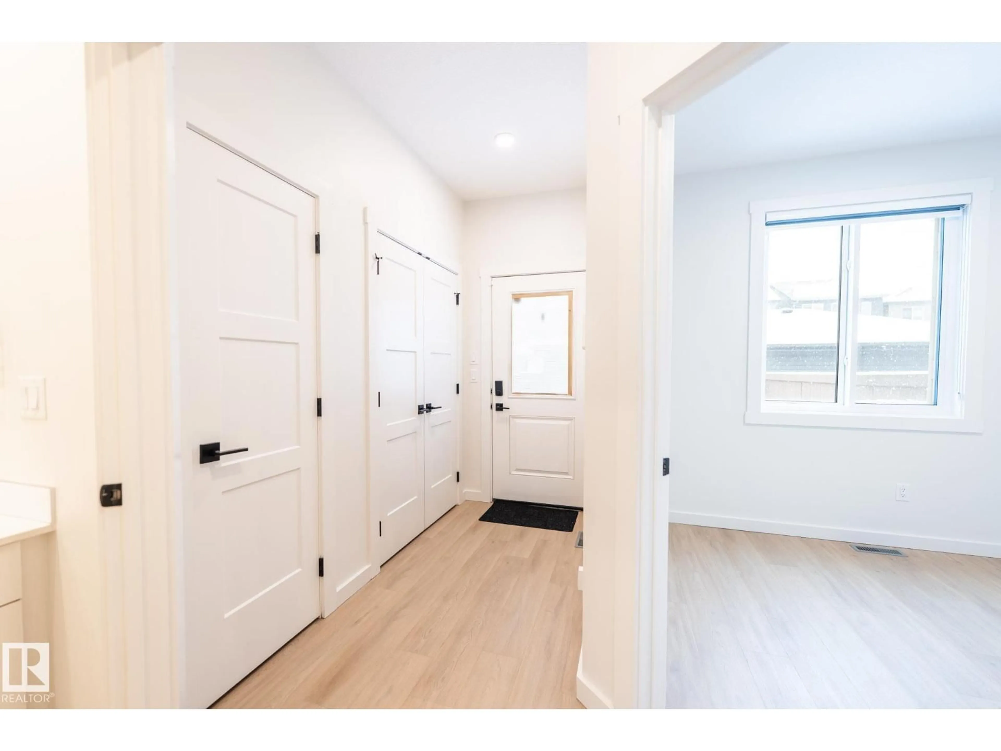 Indoor entryway for 1211 PODERSKY WD, Edmonton Alberta T6W4W3