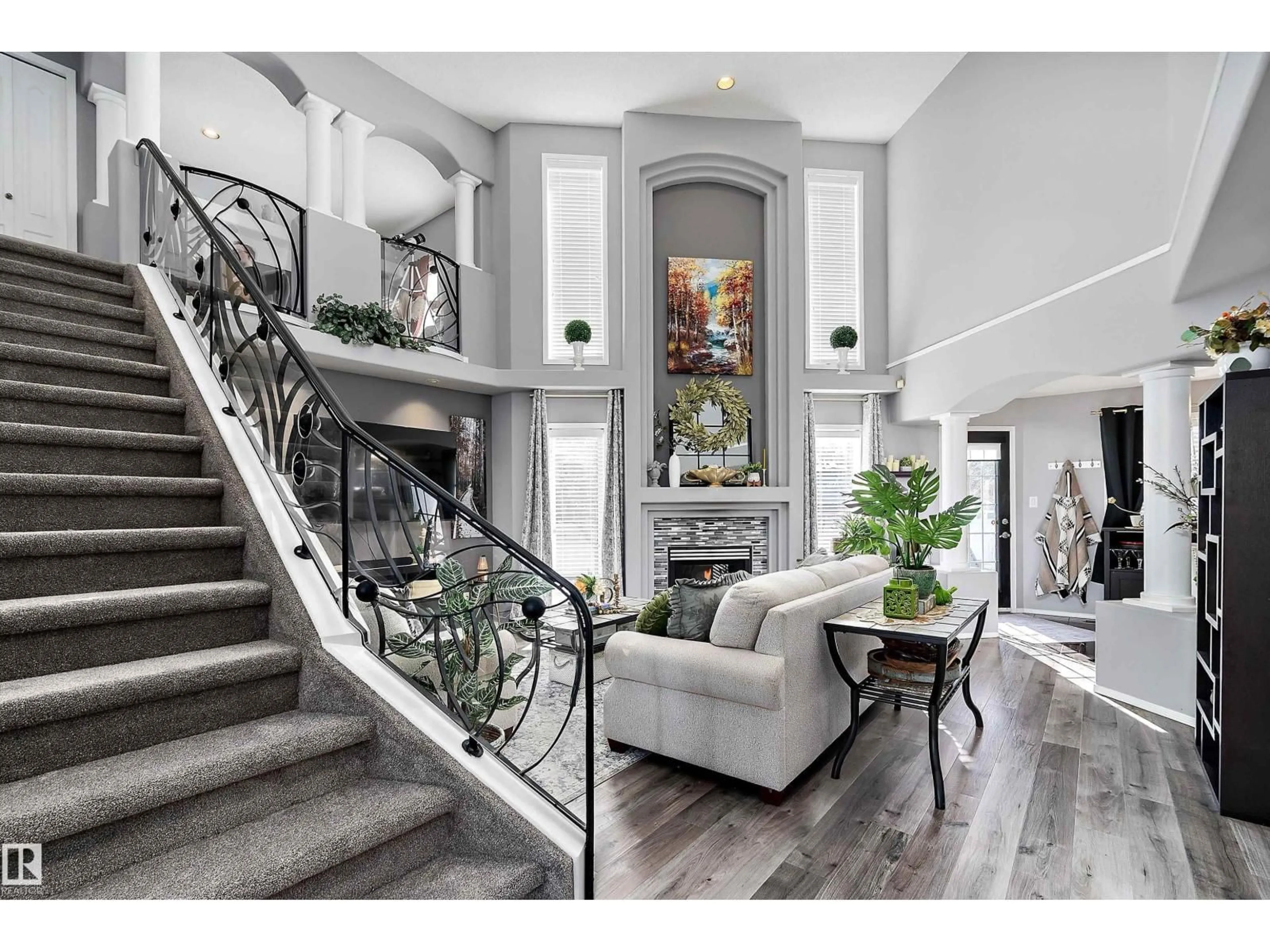 Indoor entryway for 528 CARSE LN, Edmonton Alberta T6R2L7