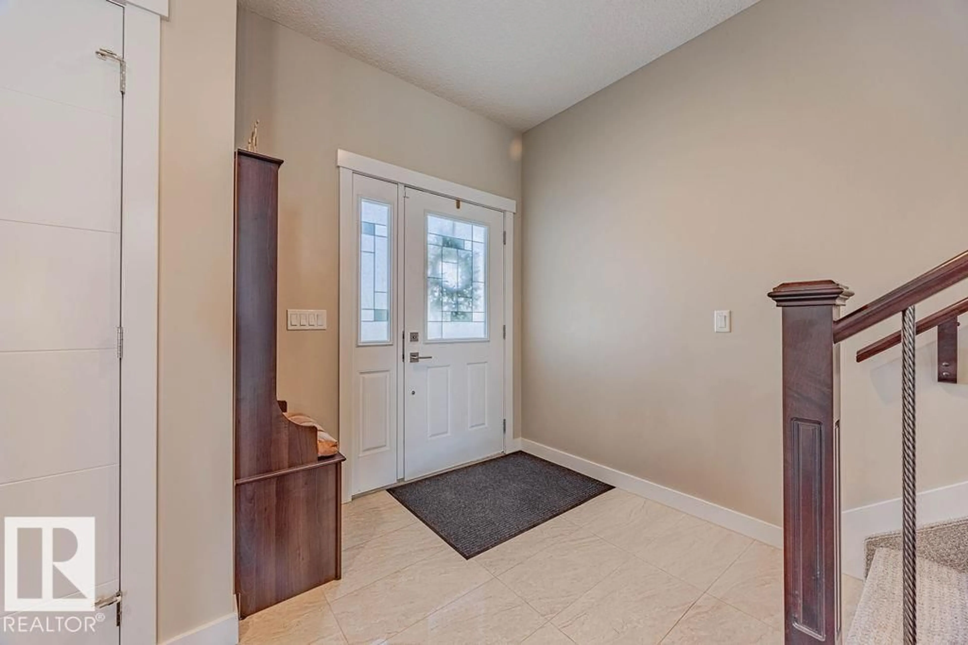 Indoor entryway for 33 WHITETAIL RD, Mundare Alberta T0B3H0