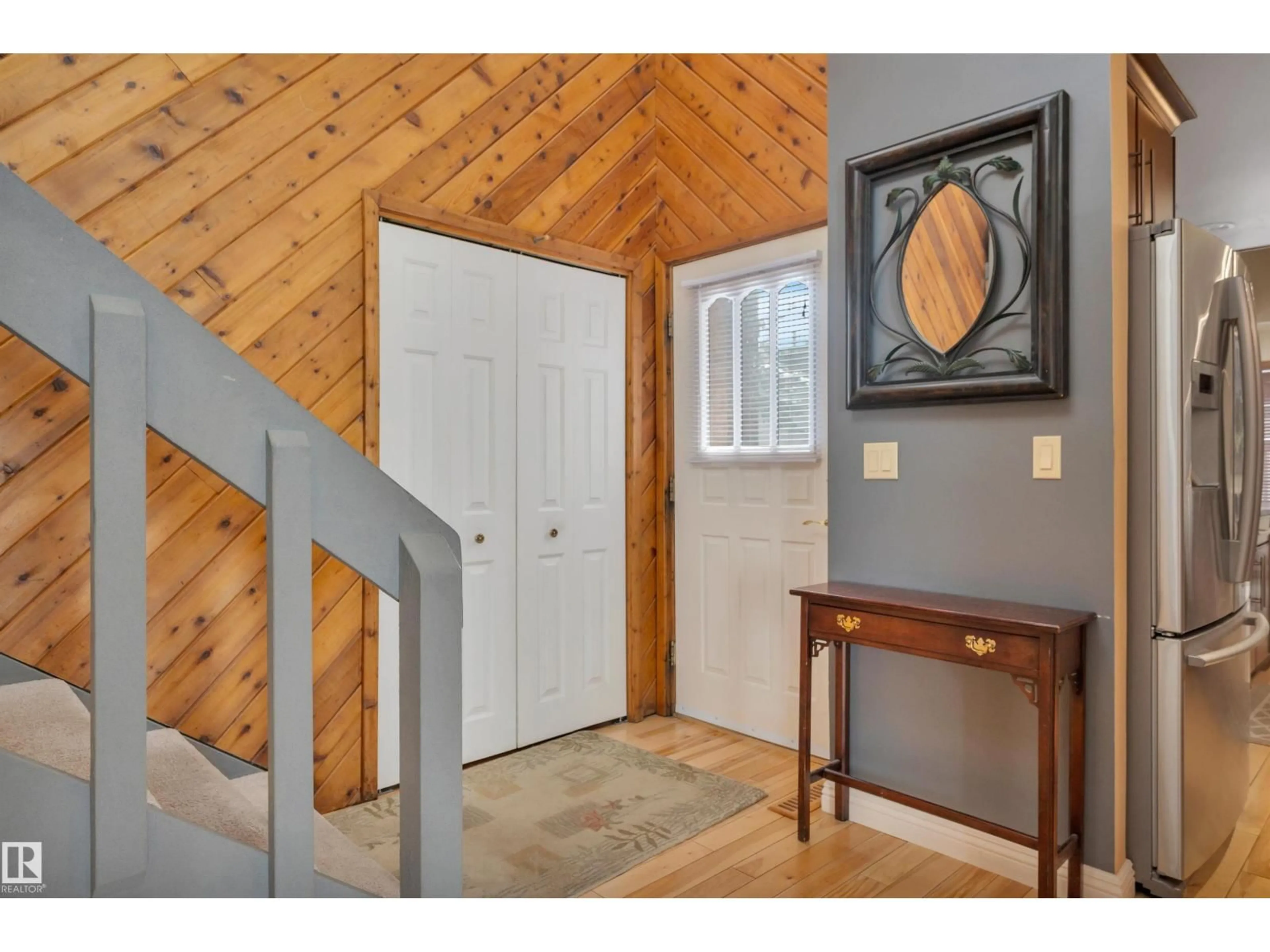 Indoor entryway for 52 WOODSTOCK DR, Sherwood Park Alberta T8A4C3