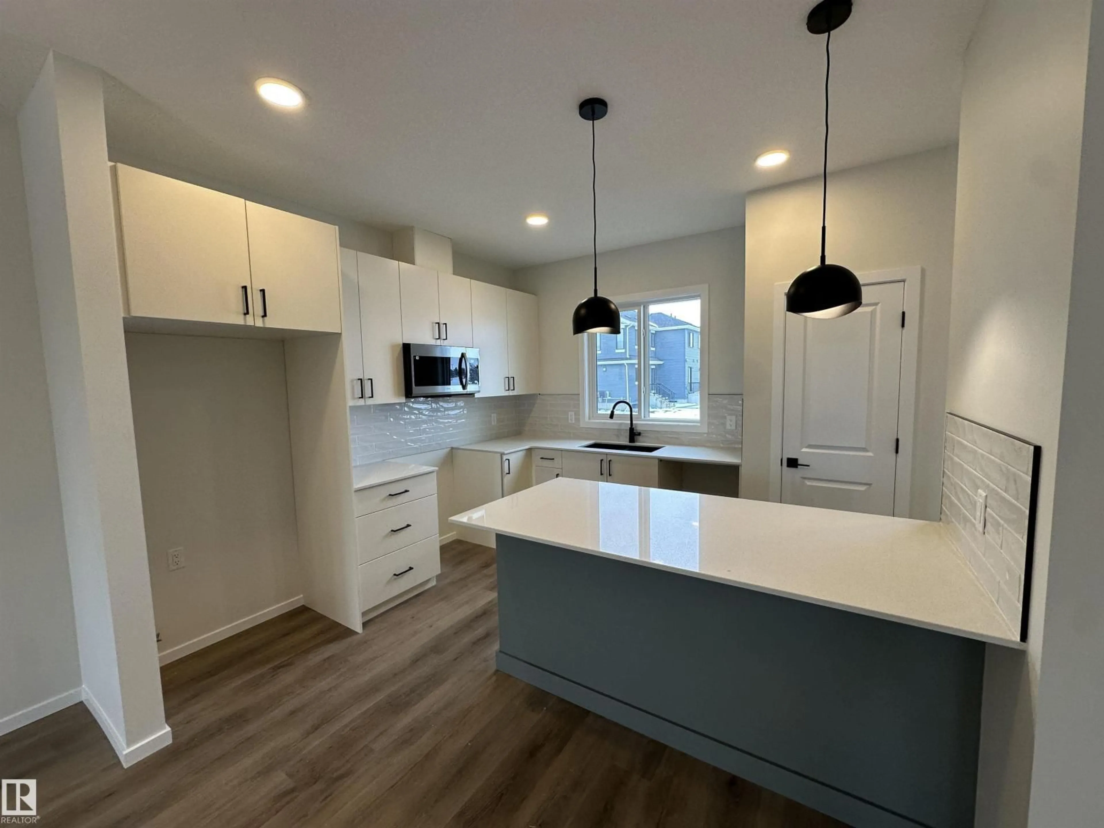 Open concept kitchen, unknown for 1094 MCLEOD AV, Spruce Grove Alberta T7X4G8