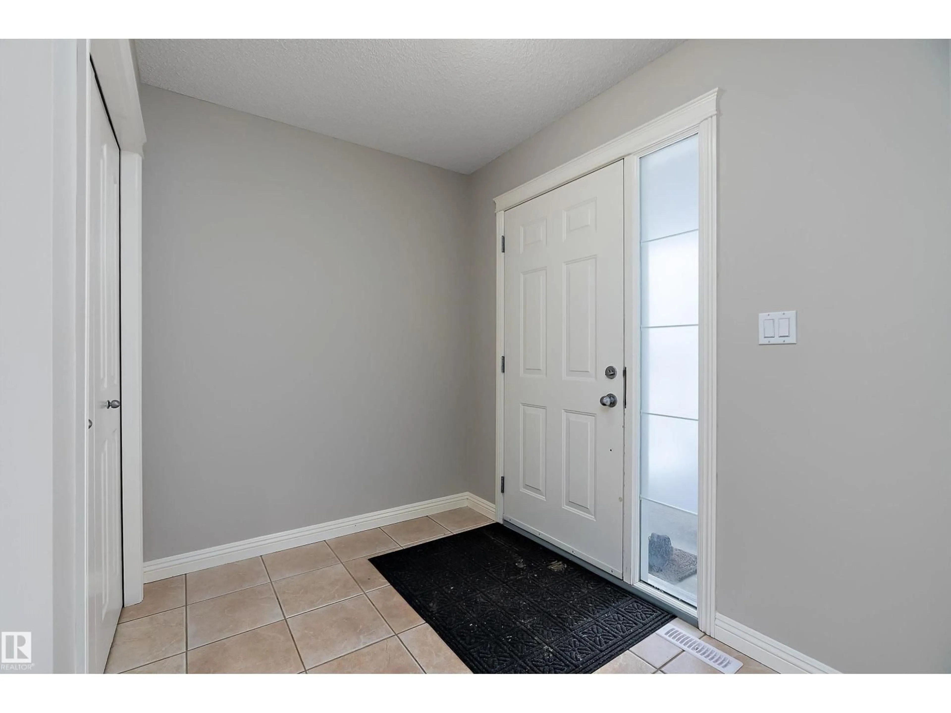 Indoor entryway for 2176 HADDOW DR, Edmonton Alberta T6R3N6