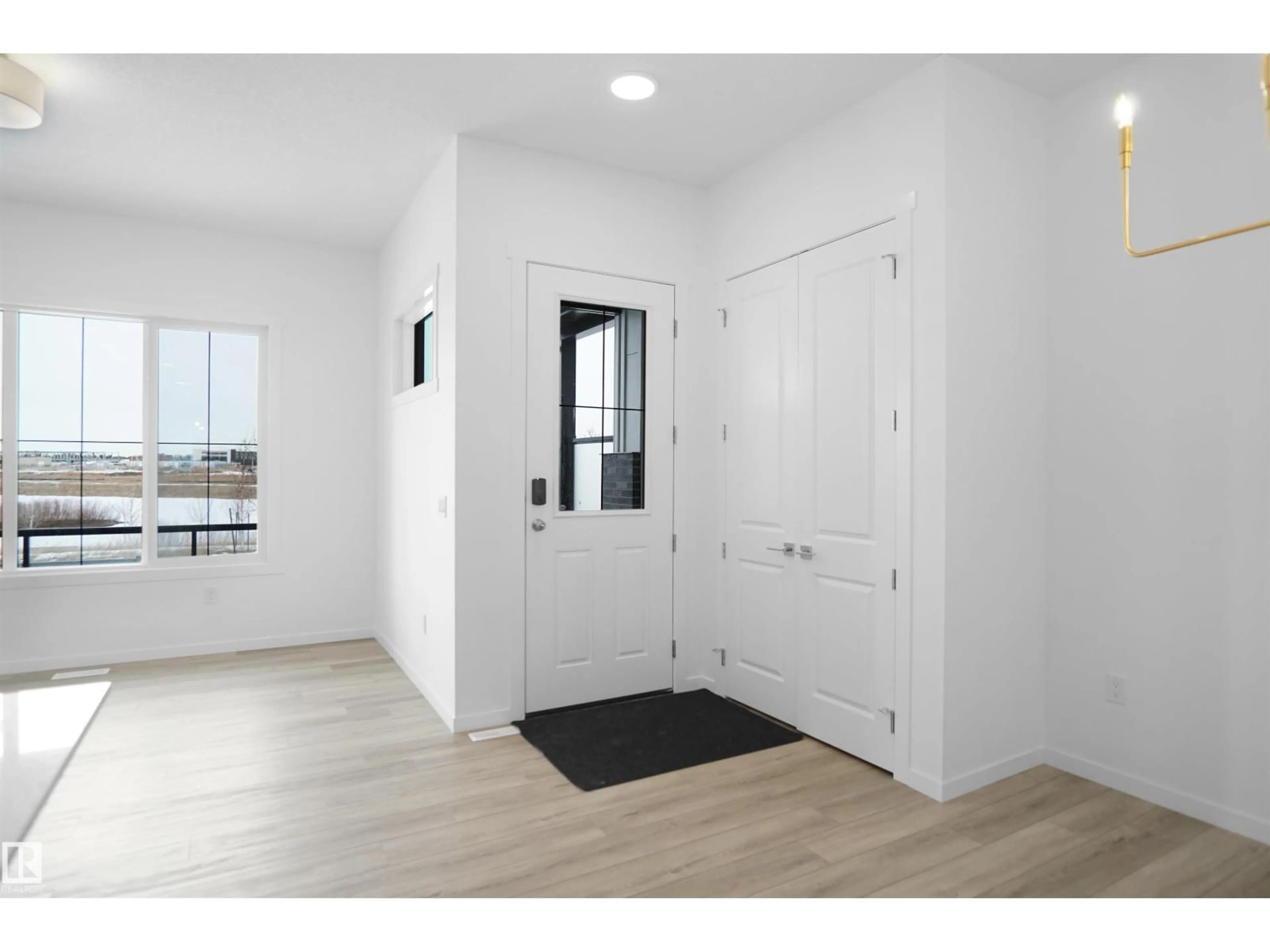 Indoor entryway for 7519 OBSERVER LN, Edmonton Alberta T5G2S5