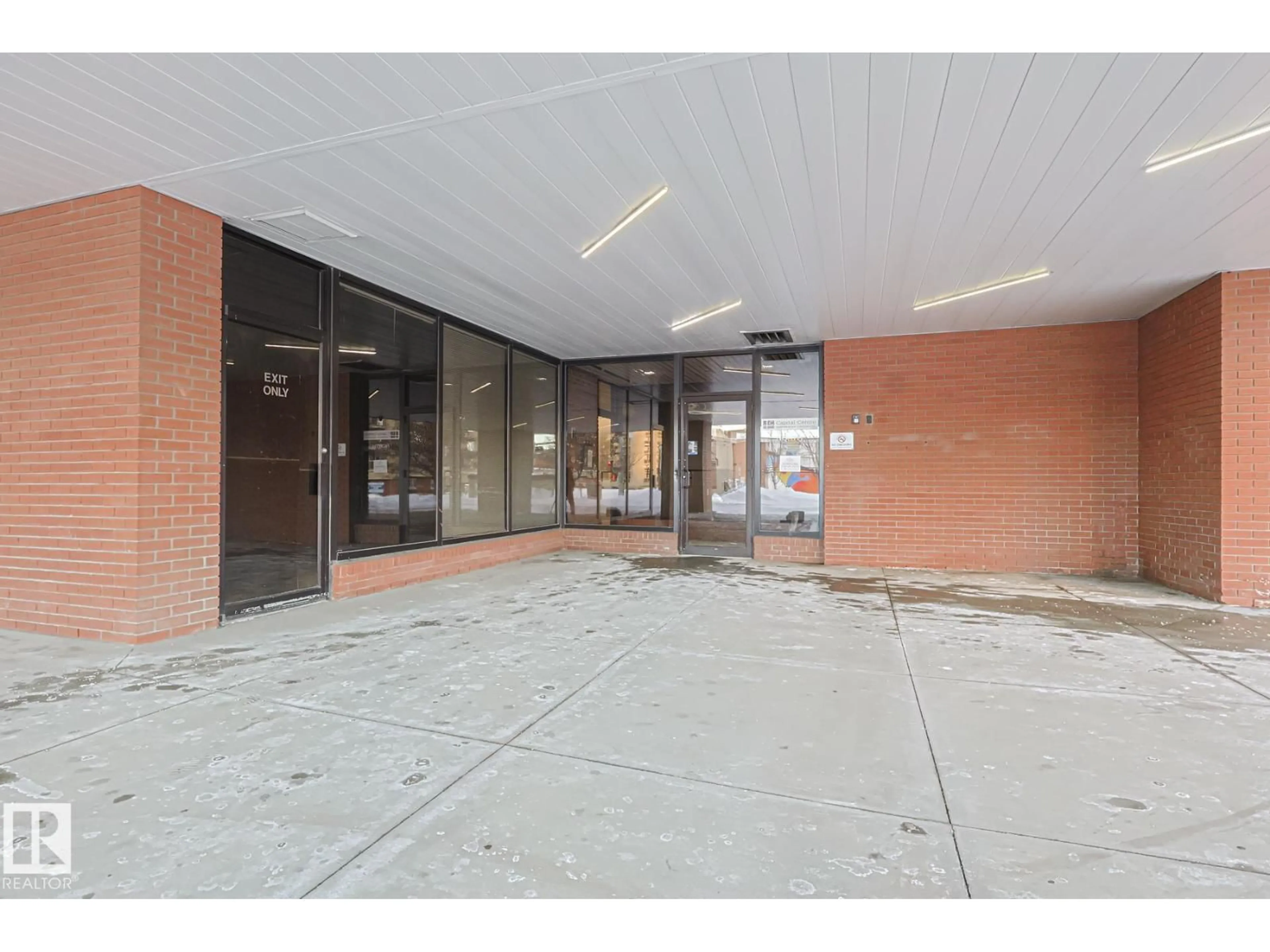 Indoor foyer for 805 - 10175 109 ST NW, Edmonton Alberta T5J3P2