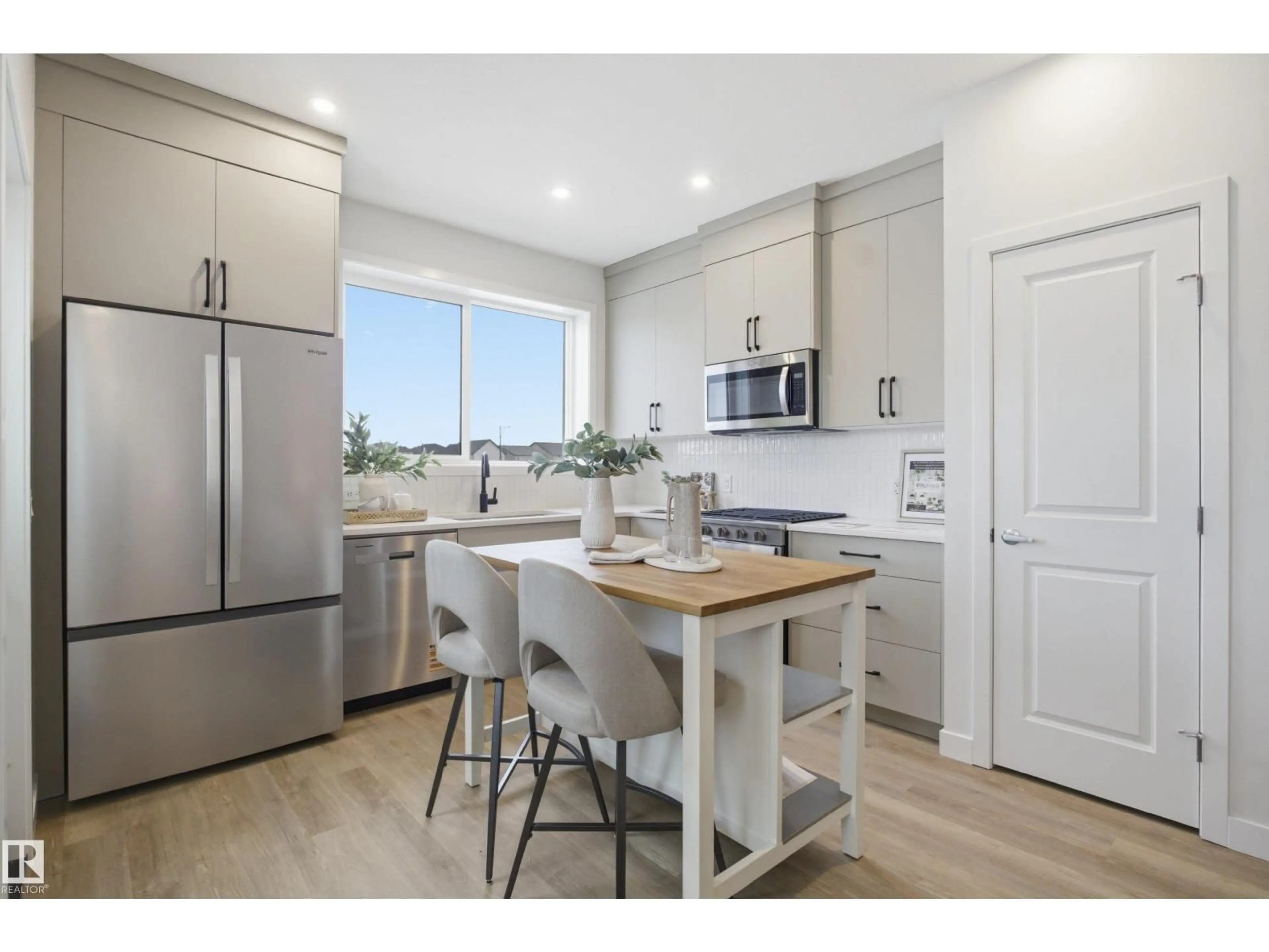 Open concept kitchen, unknown for 3707 ERLANGER DR, Edmonton Alberta T6M3G6