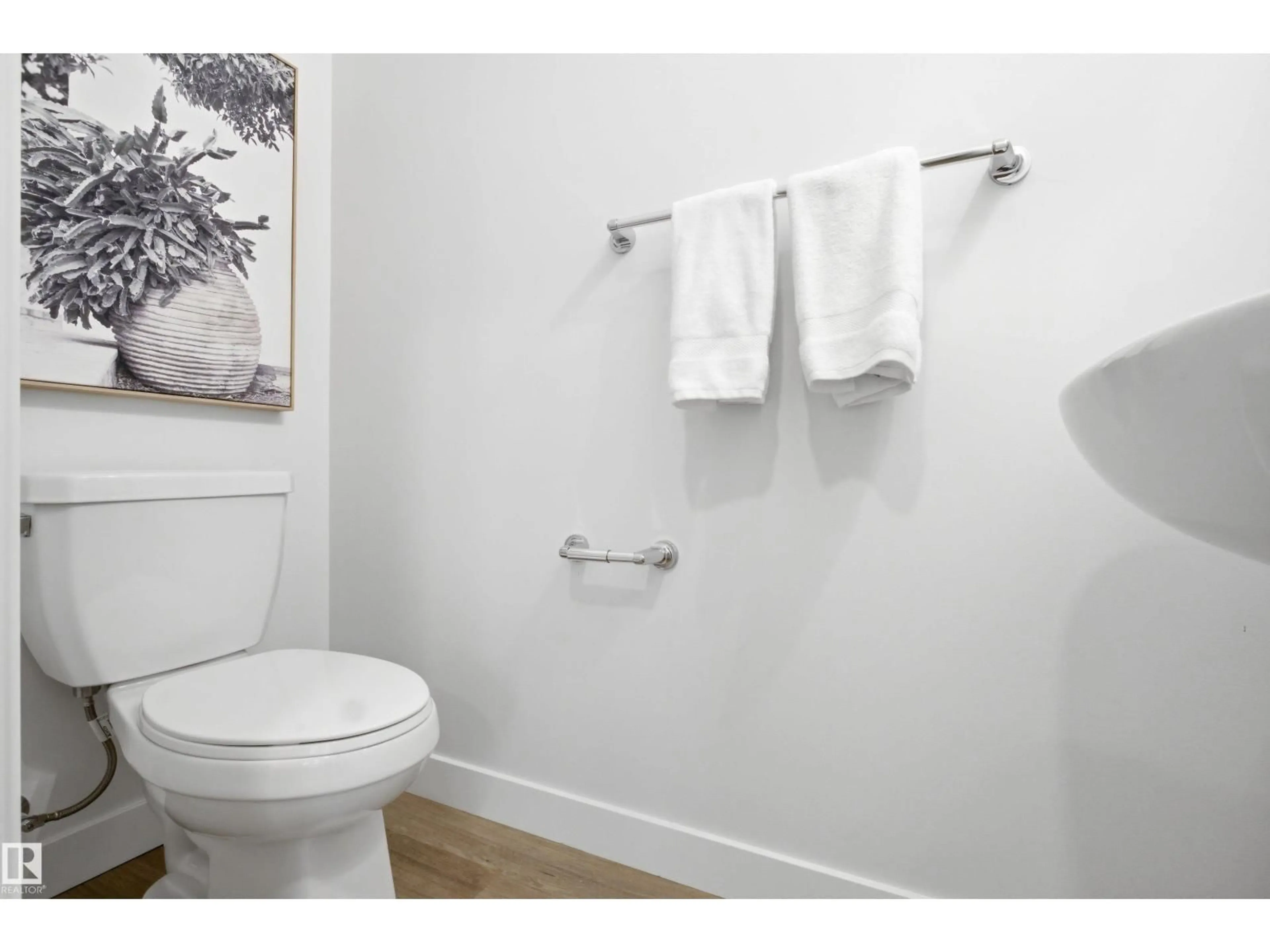Standard bathroom, unknown for 3707 ERLANGER DR, Edmonton Alberta T6M3G6