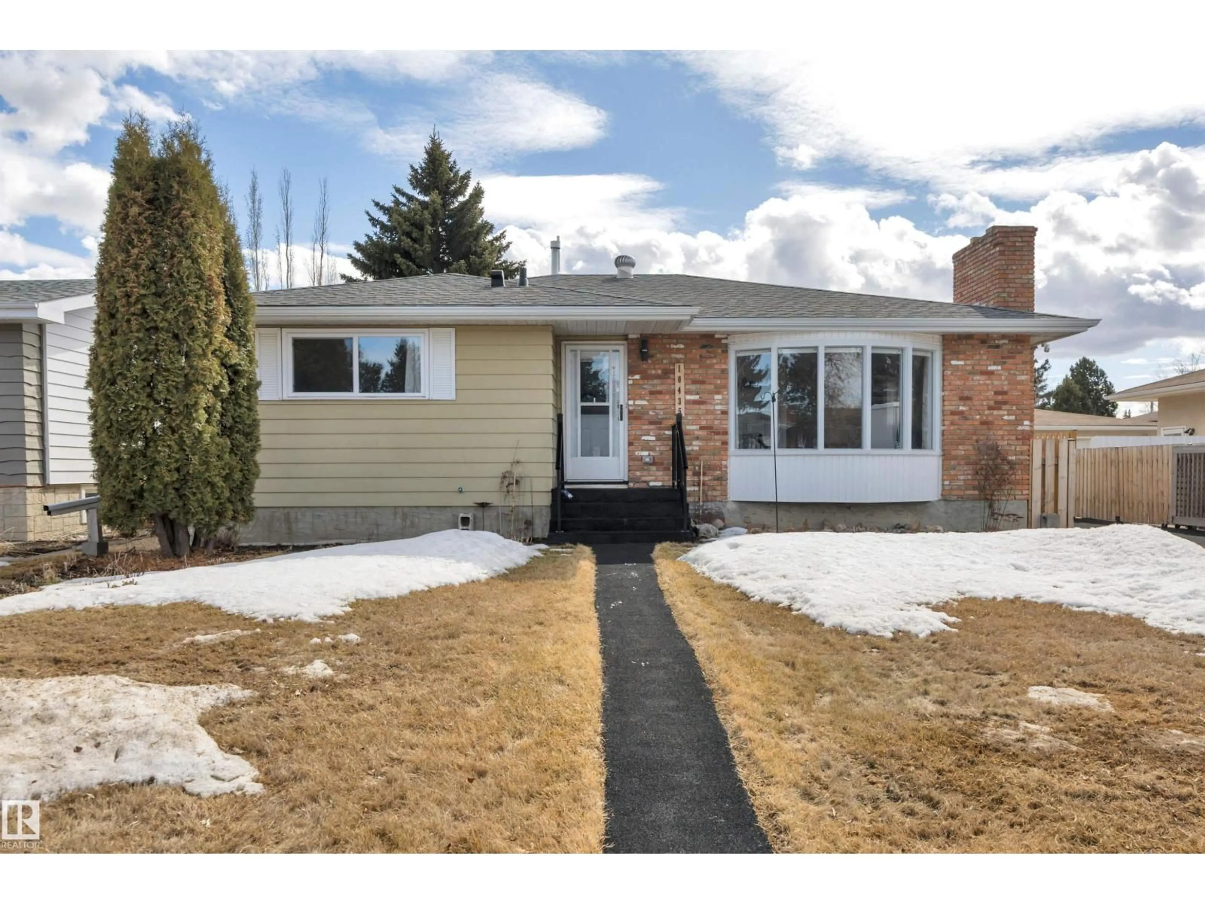 Unknown for 10435 39A AV, Edmonton Alberta T6J2J5