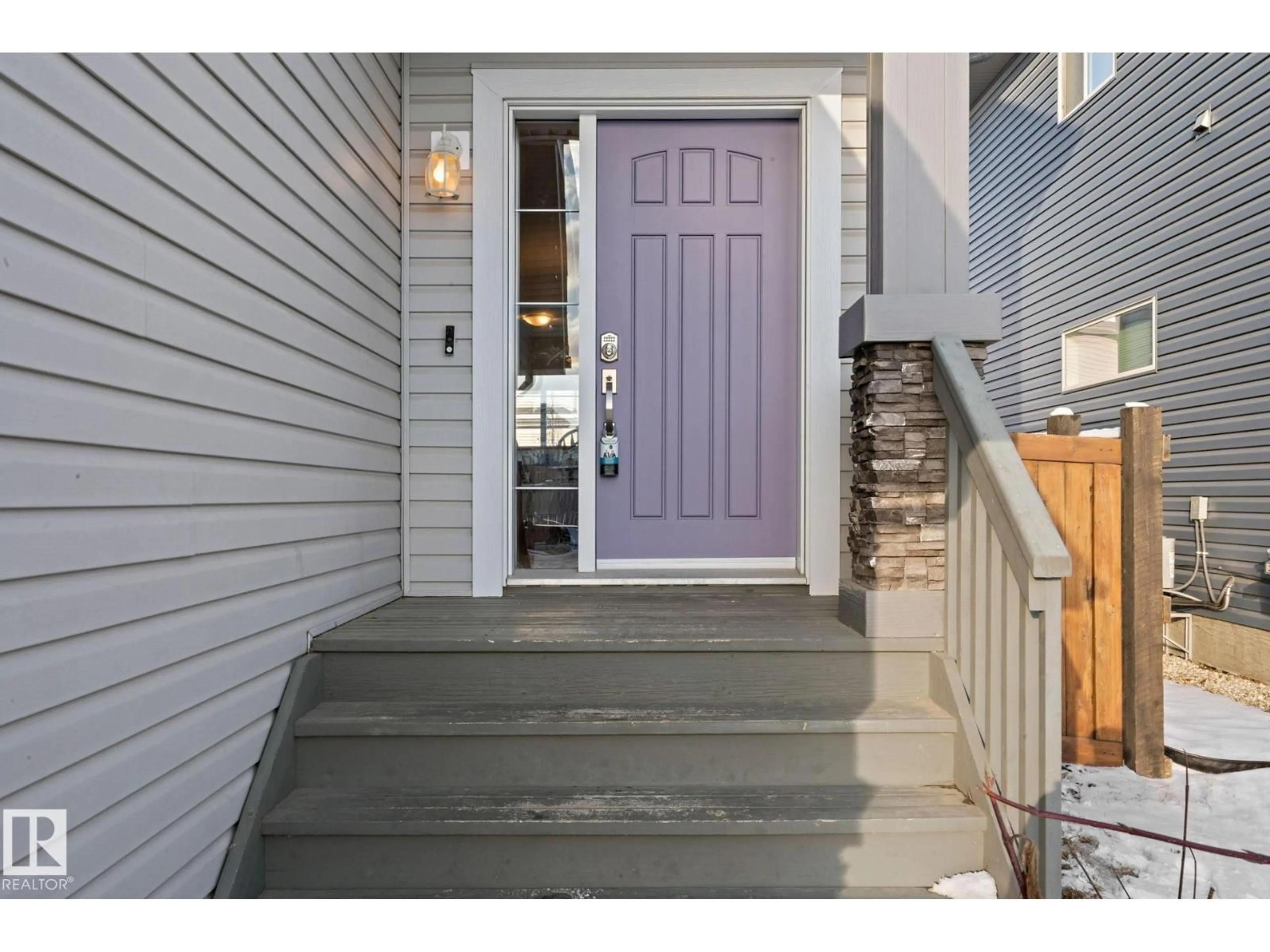 Indoor entryway for 76 ABBEY RD, Sherwood Park Alberta T8H0Z1