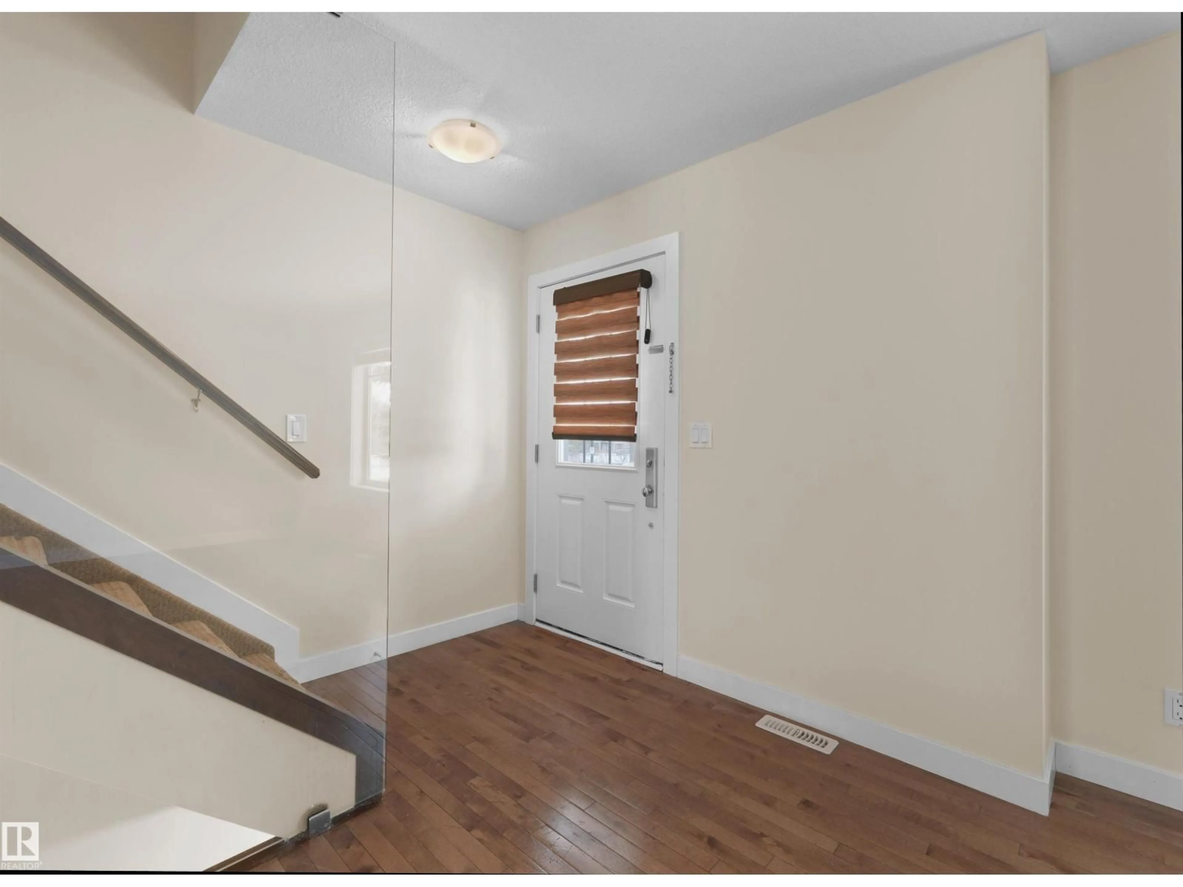 Indoor entryway for 5908 MULLEN WY, Edmonton Alberta T6R0S7