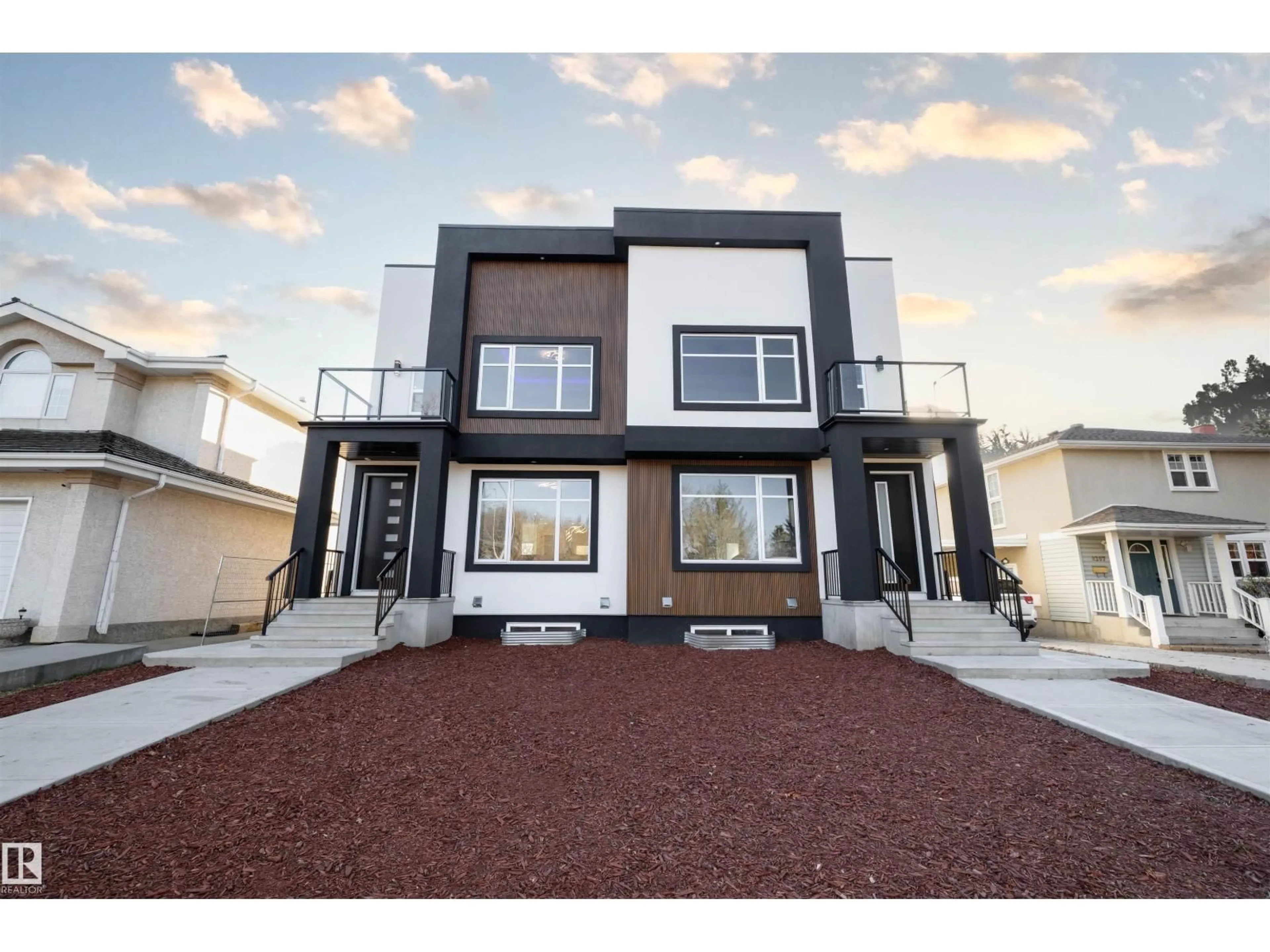 Home with vinyl exterior material, unknown for 10973 74 AV, Edmonton Alberta T6G0E5