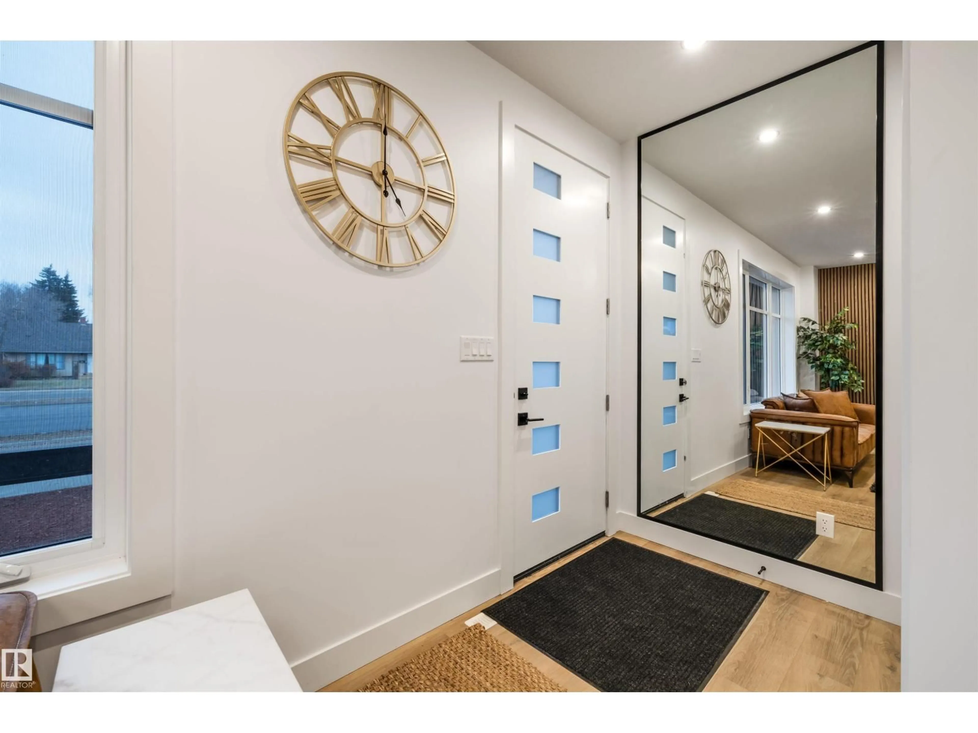 Indoor entryway for 10973 74 AV, Edmonton Alberta T6G0E5