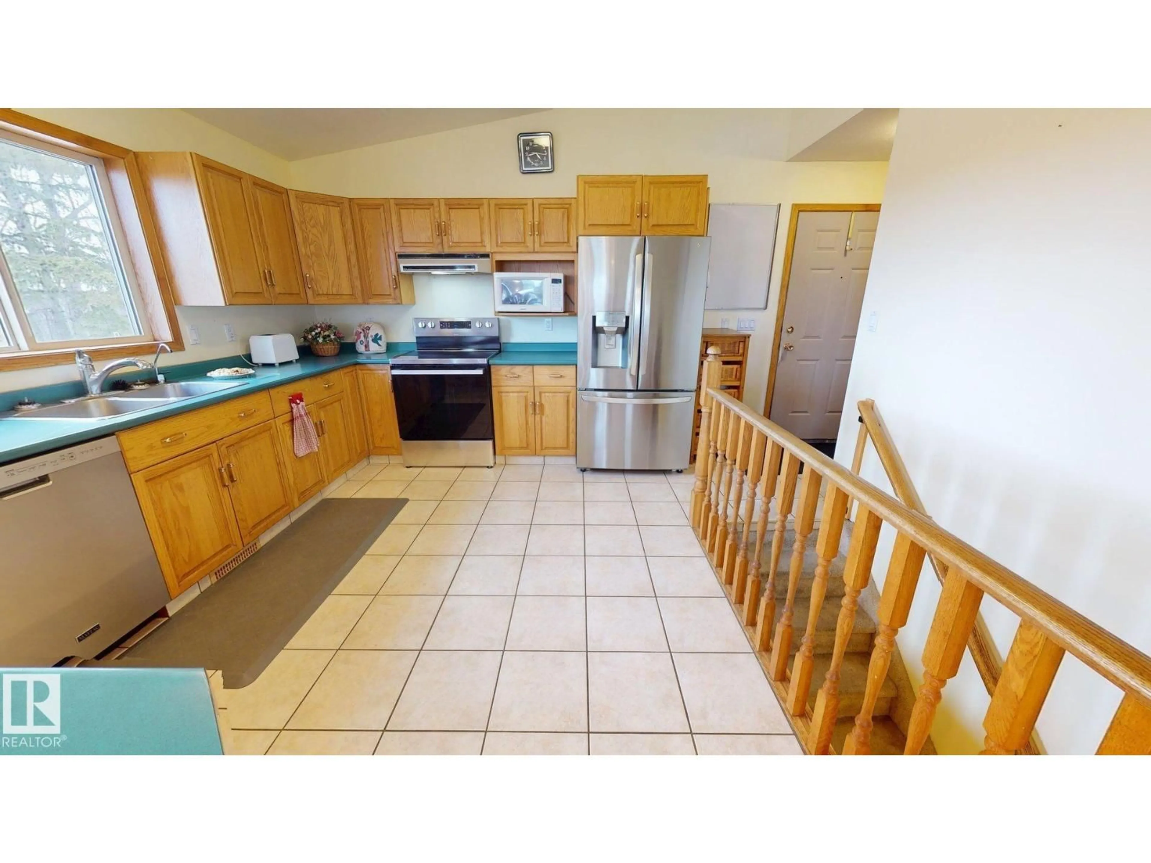 Standard kitchen, ceramic/tile floor for 48052 RANGE ROAD 273, Rural Leduc County Alberta T0C0V0