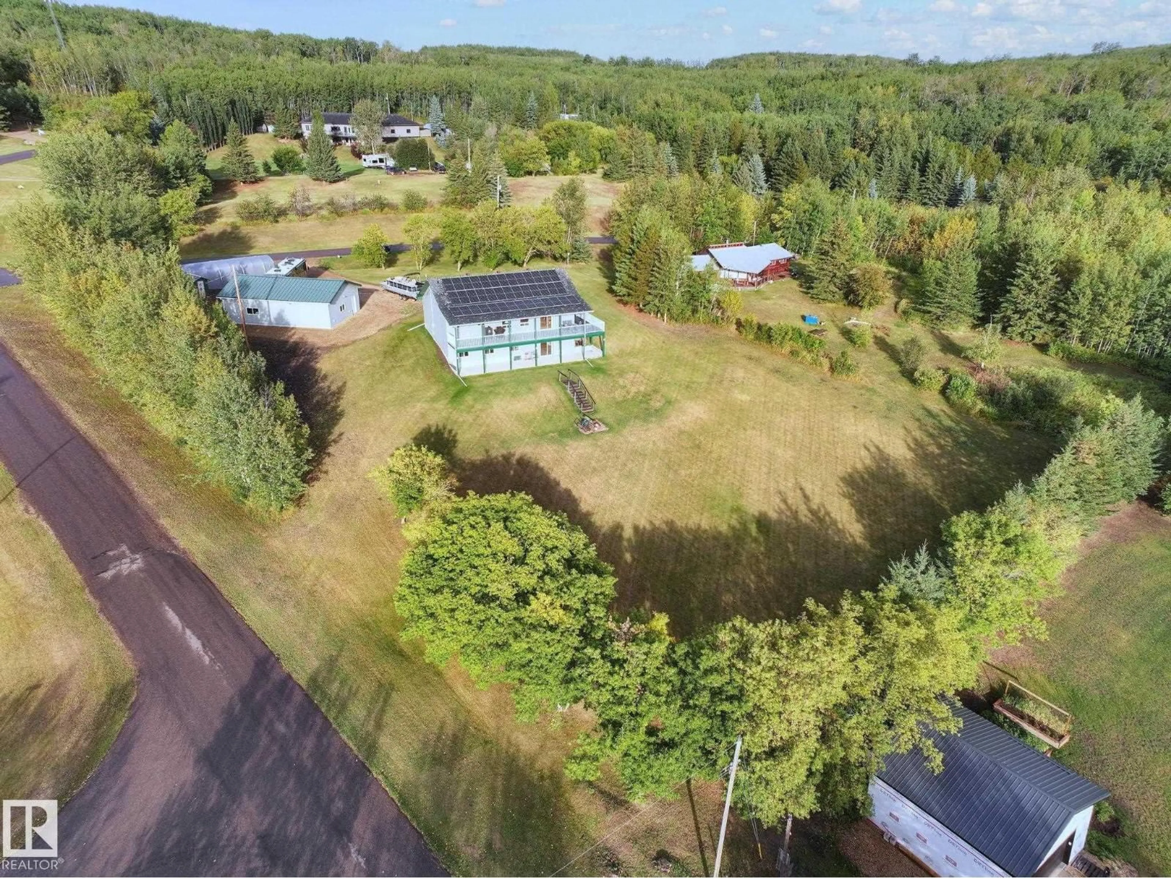 A pic from outside/outdoor area/front of a property/back of a property/a pic from drone, unknown for 418 MONS VIEW WAY, Rural Smoky Lake County Alberta T0A3C0
