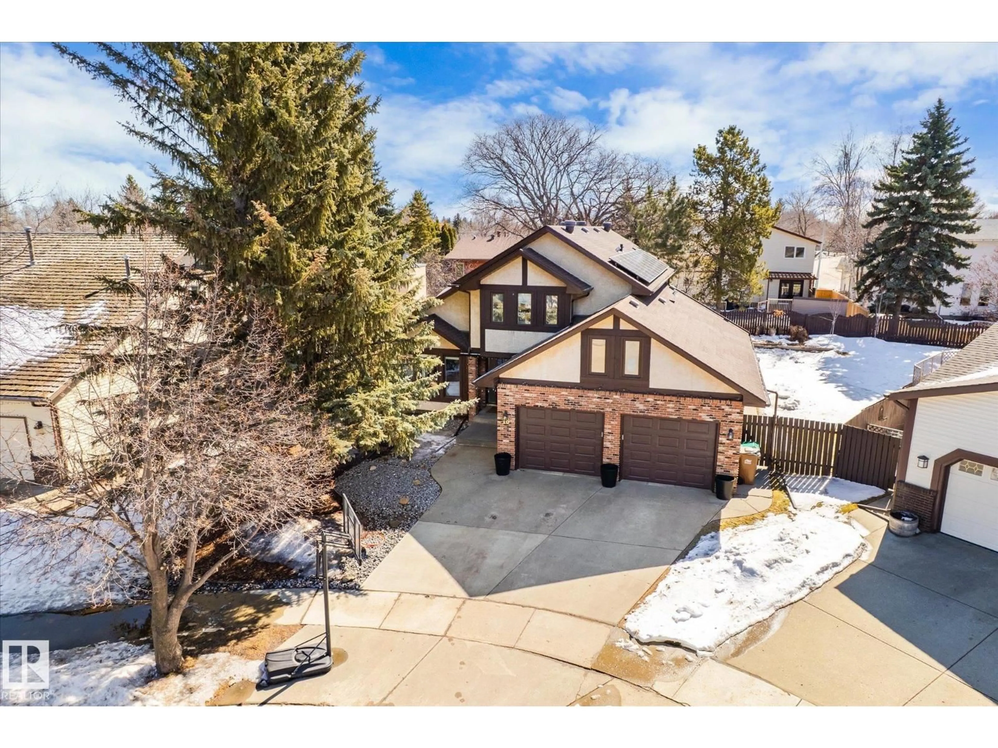 A pic from outside/outdoor area/front of a property/back of a property/a pic from drone, street for 16 PERRAULT PL, St. Albert Alberta T8N4R4