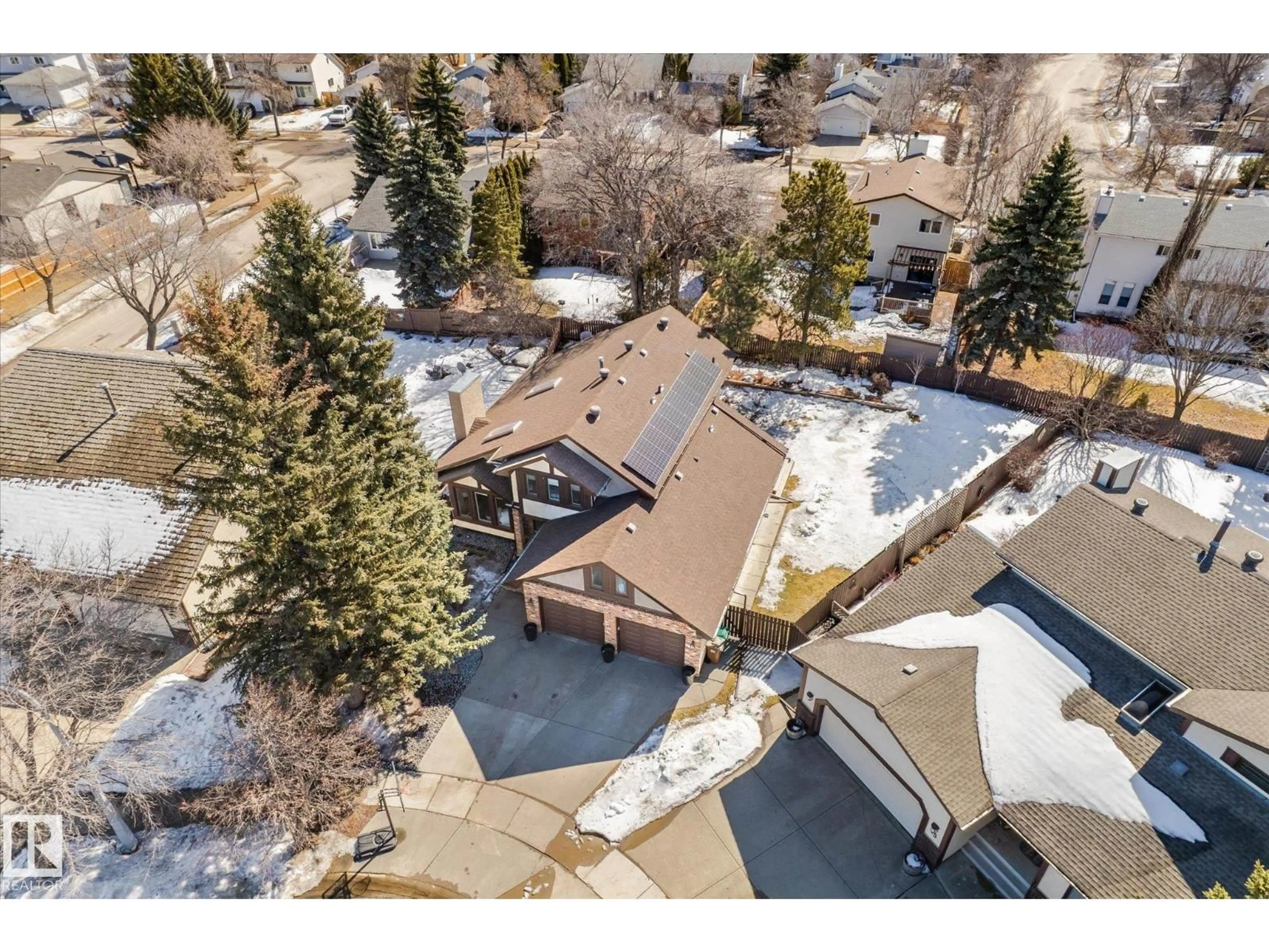 A pic from outside/outdoor area/front of a property/back of a property/a pic from drone, street for 16 PERRAULT PL, St. Albert Alberta T8N4R4