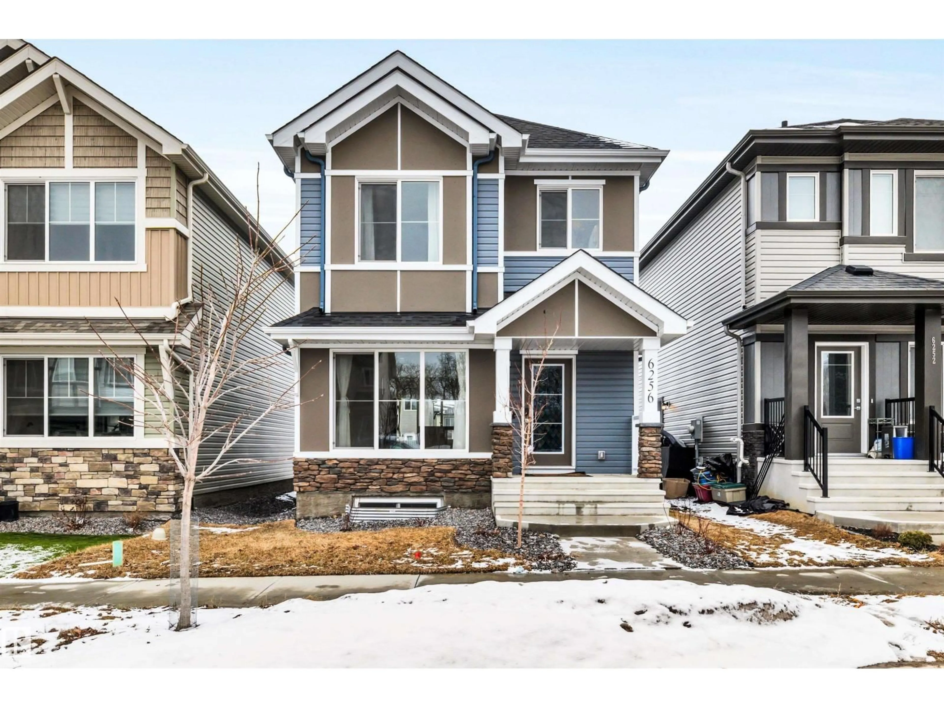 Home with vinyl exterior material, street for 6256 175 AV, Edmonton Alberta T5Y4H3