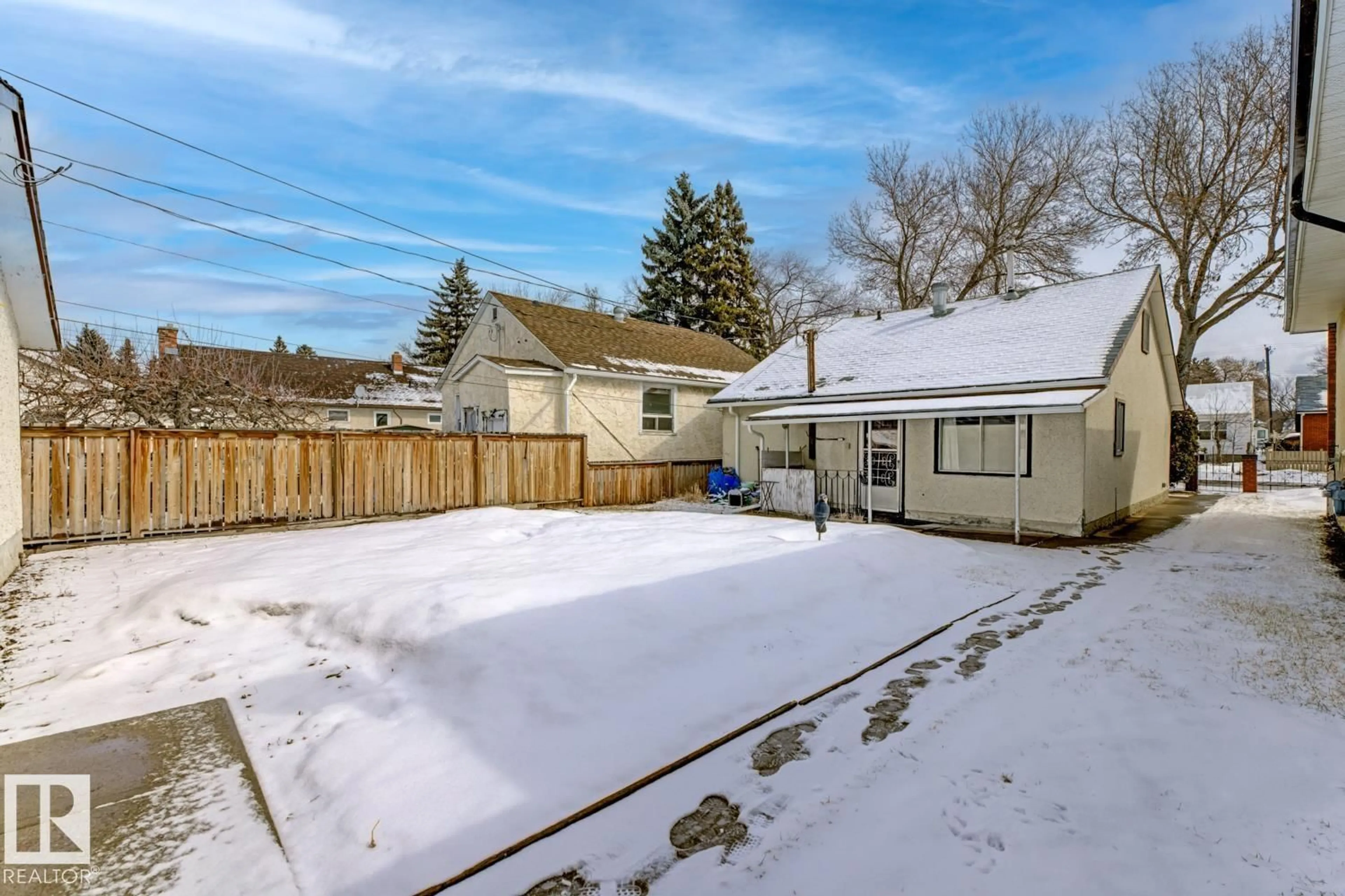 A pic from outside/outdoor area/front of a property/back of a property/a pic from drone, street for NW - 12134 96 ST, Edmonton Alberta T5G1W1