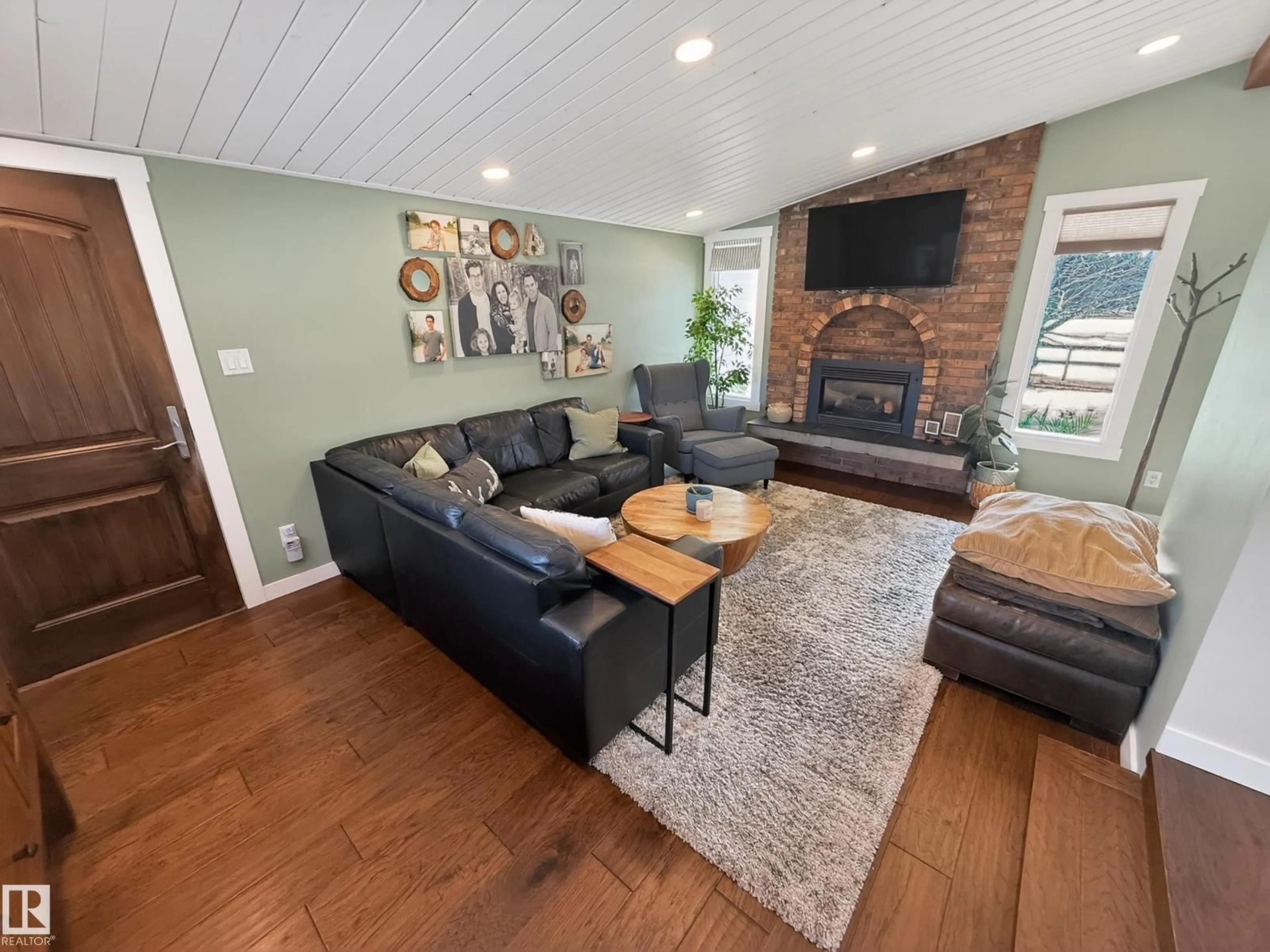 Living room with furniture, wood/laminate floor for 18 26503 TWP ROAD 511, Rural Parkland County Alberta T7Y1G4